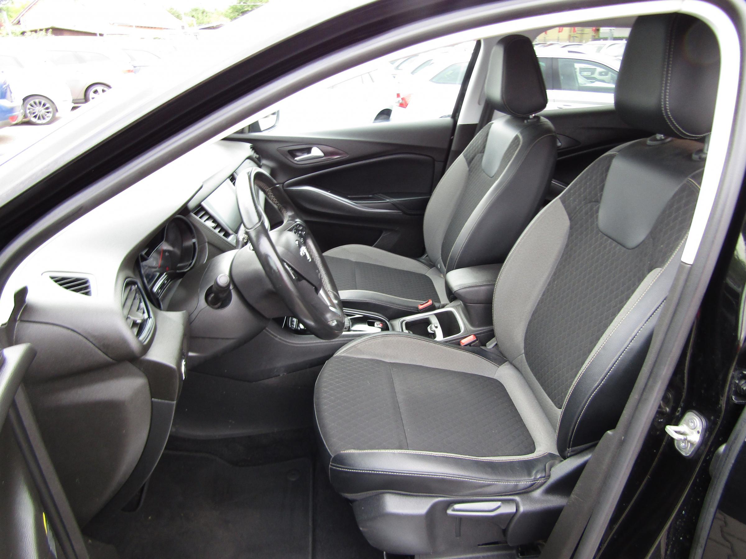 Vauxhall Grandland X, 2018 - pohled č. 10