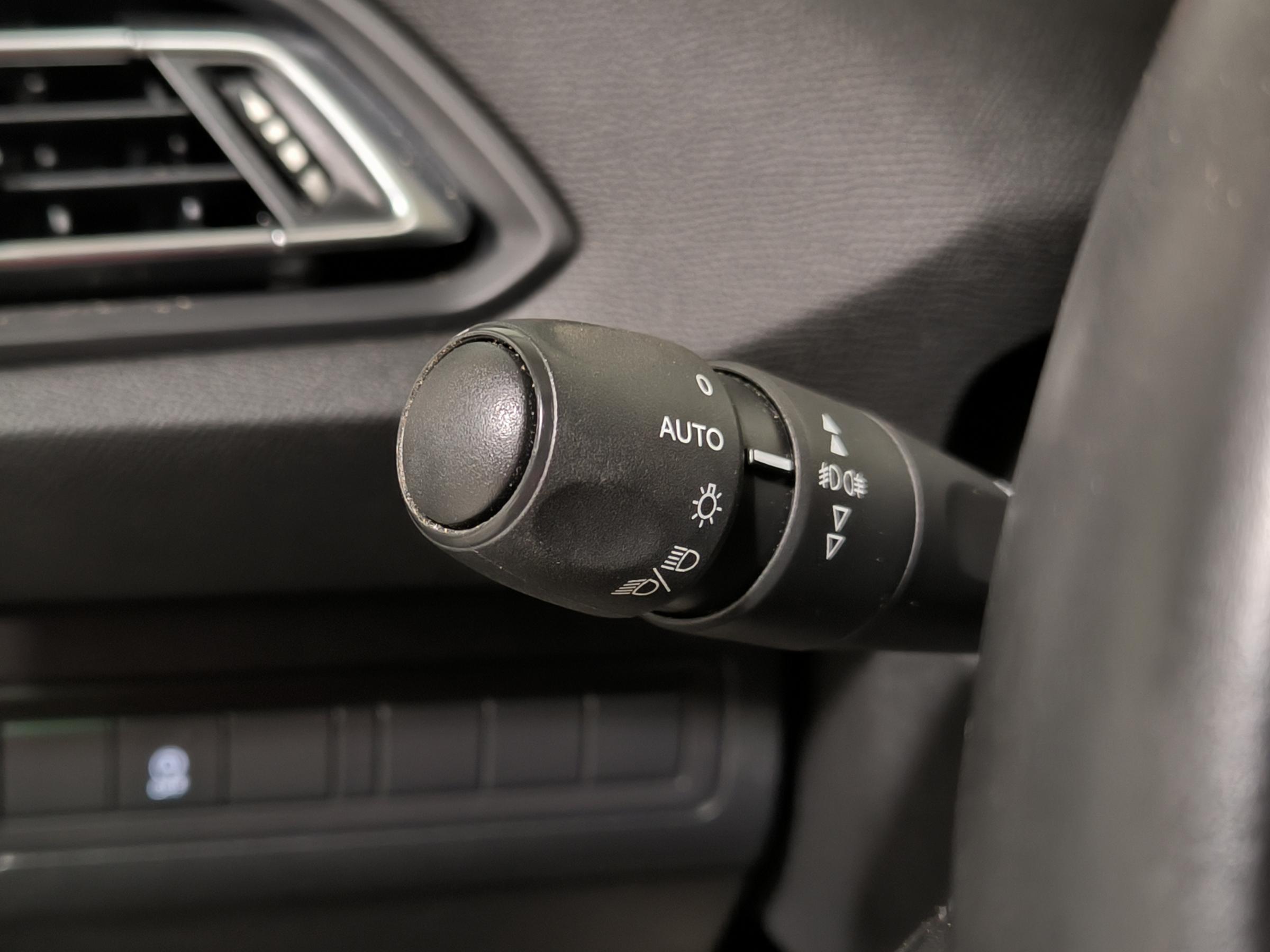 Peugeot 308, 2020 - pohled č. 15