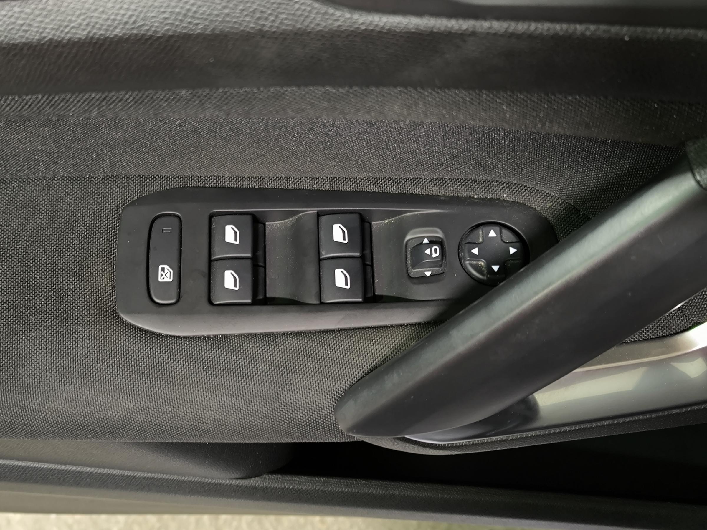 Peugeot 308, 2020 - pohled č. 16