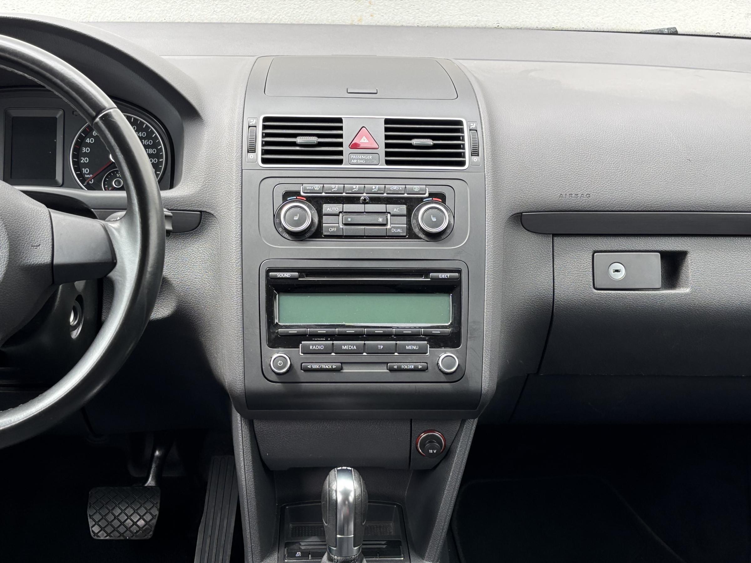 Volkswagen Touran, 2011 - pohled č. 10