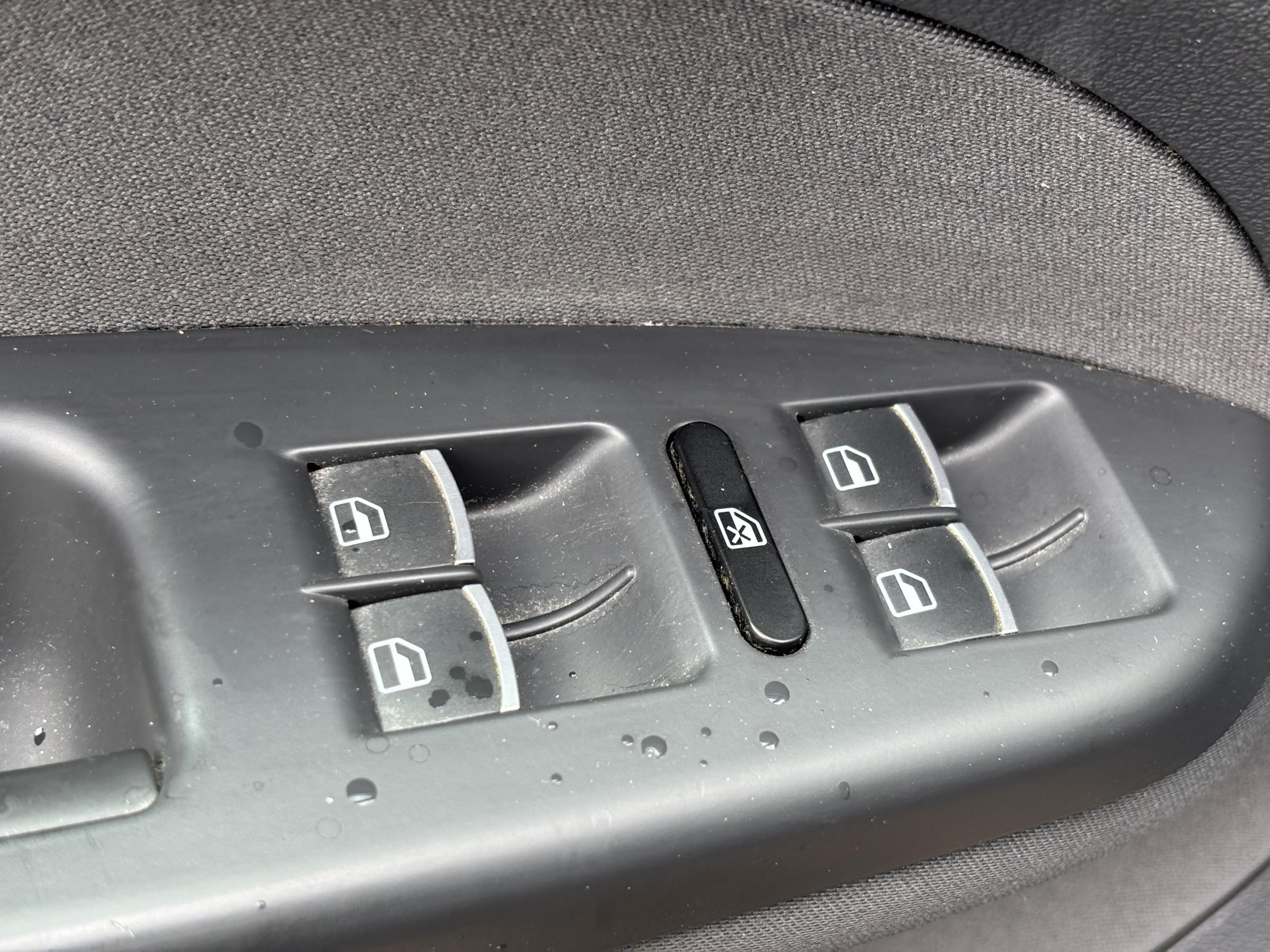 Volkswagen Touran, 2011 - pohled č. 13