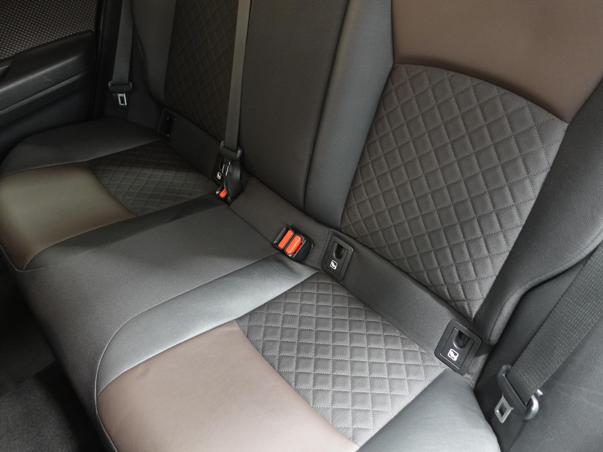 Toyota C-HR, 2018 - pohled č. 10