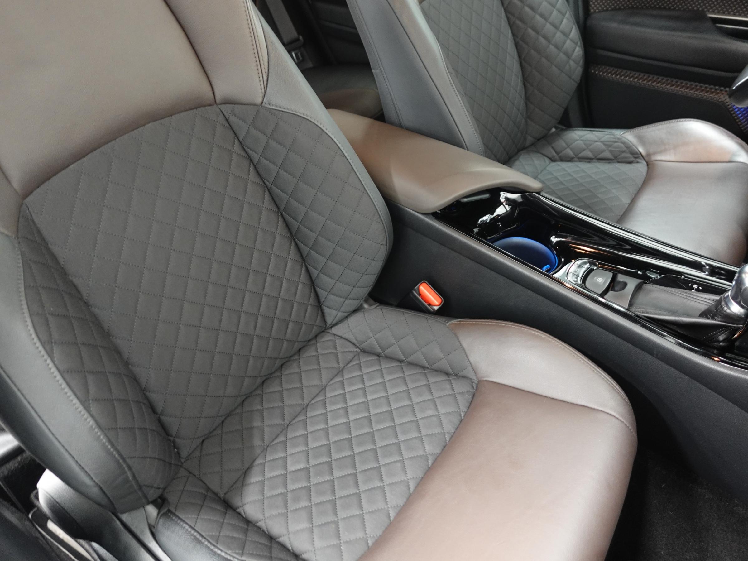 Toyota C-HR, 2018 - pohled č. 11