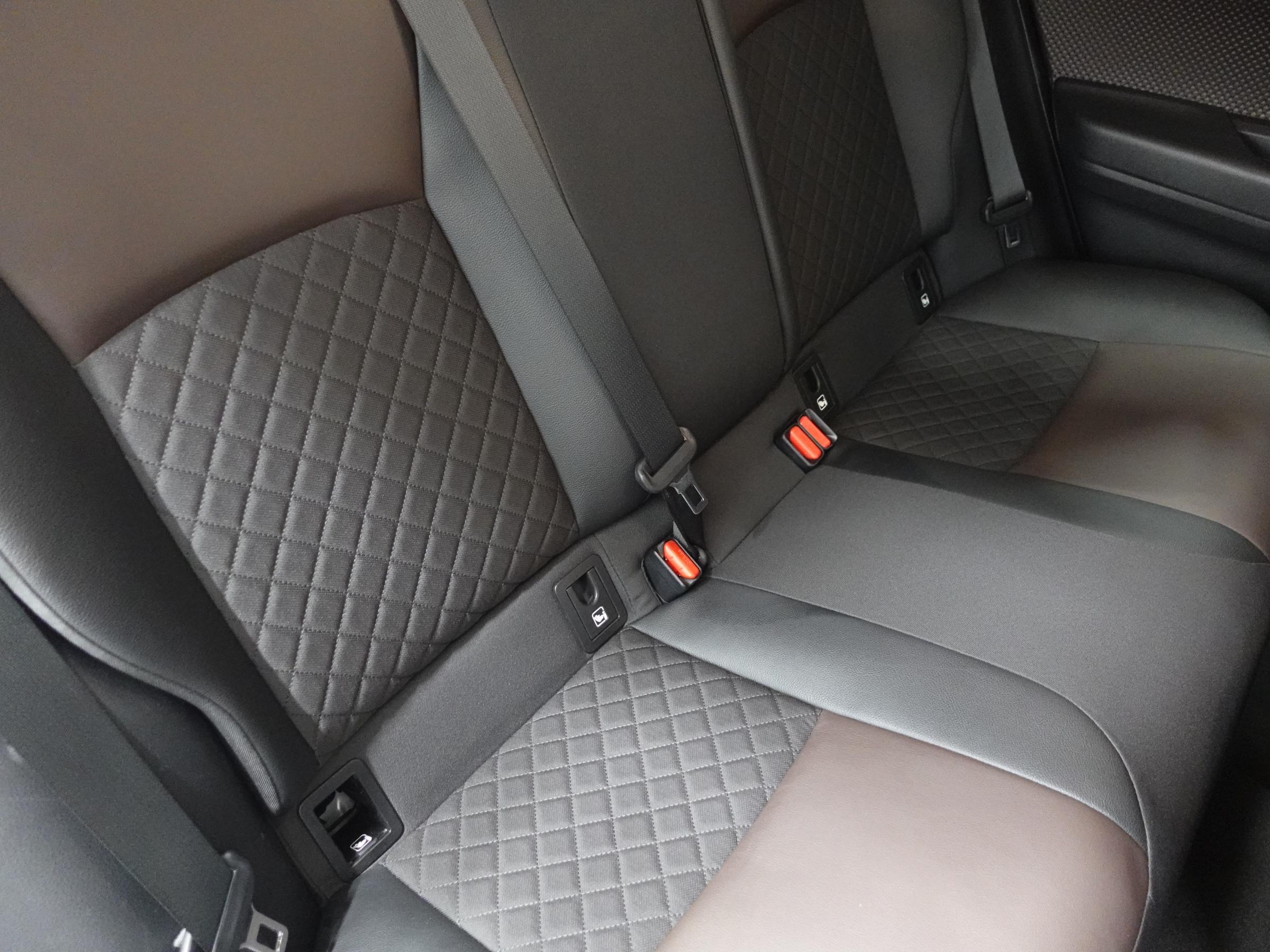 Toyota C-HR, 2018 - pohled č. 12