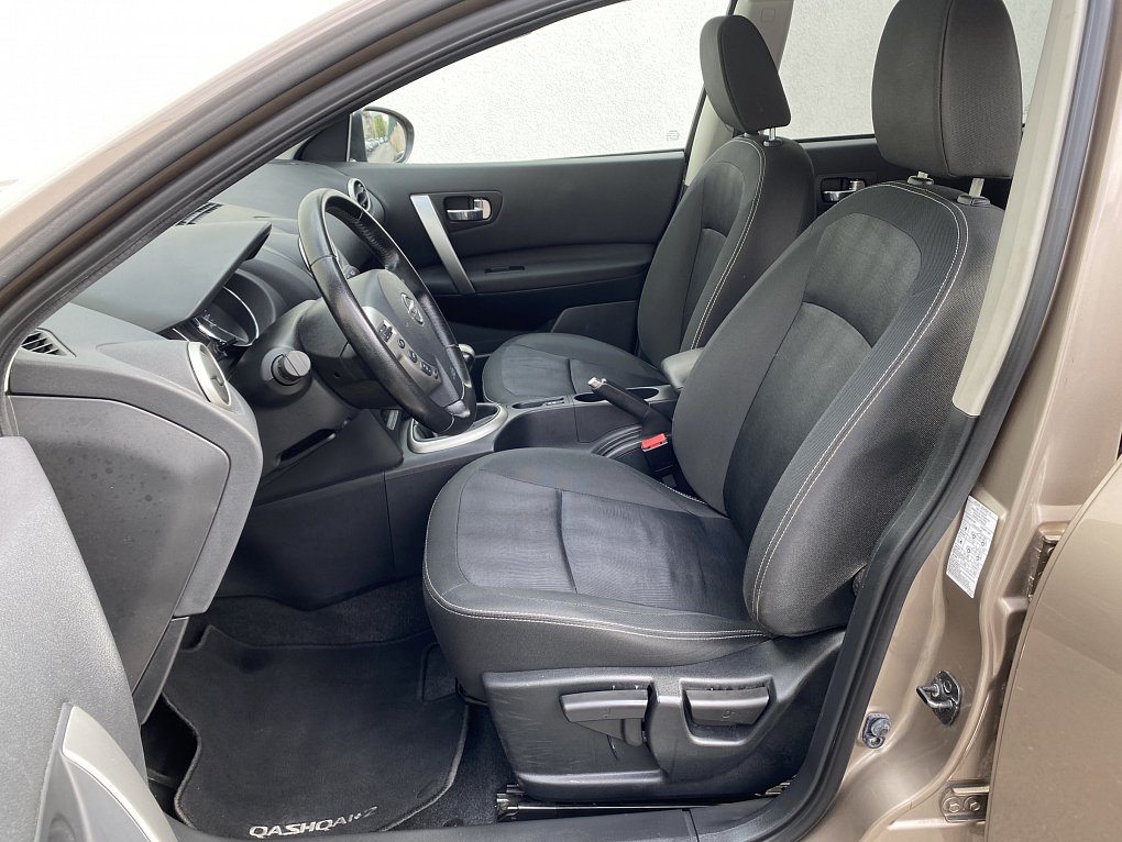 Nissan Qashqai 1.6i  7míst