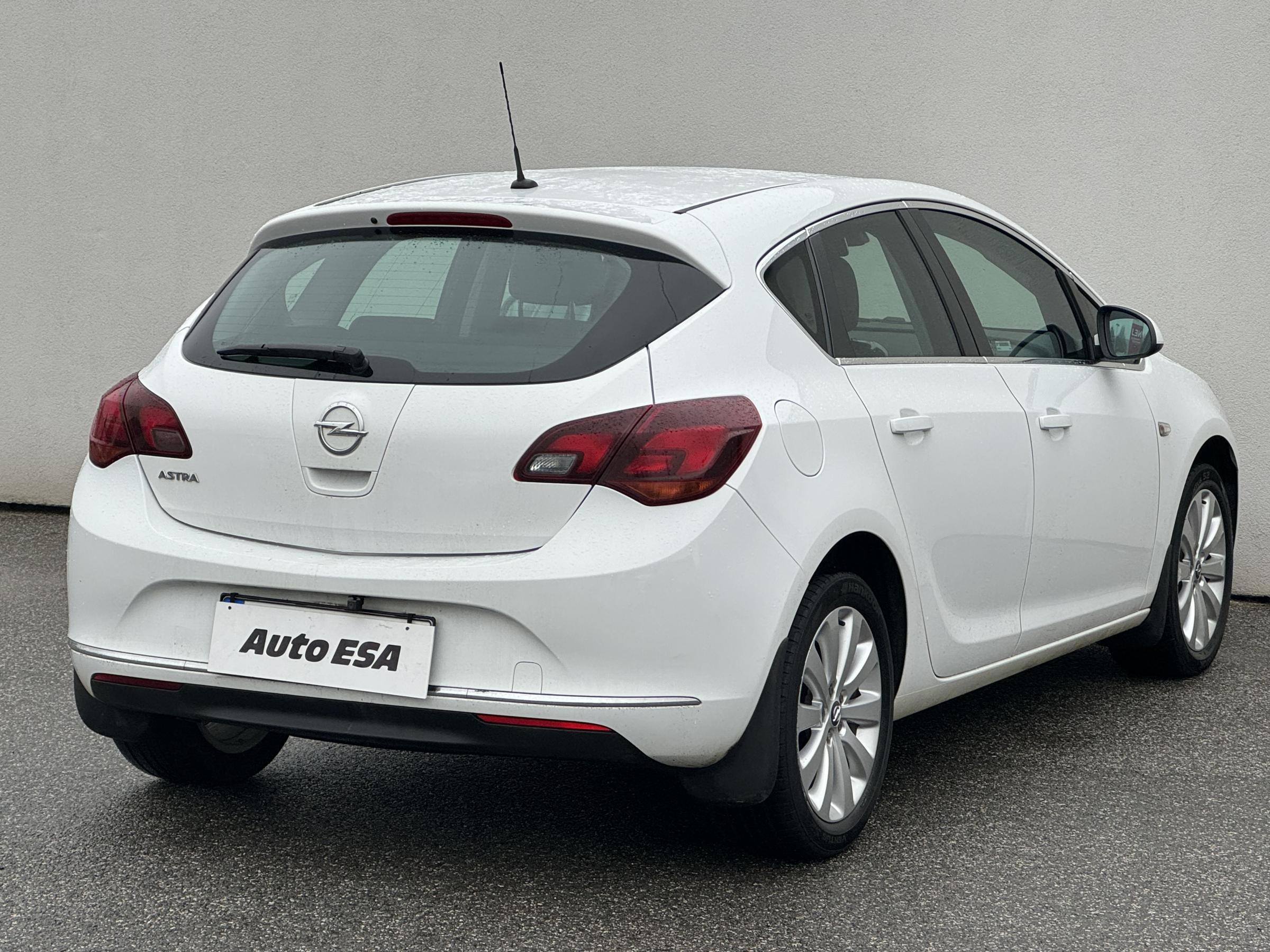 Opel Astra, 2014 - pohled č. 5