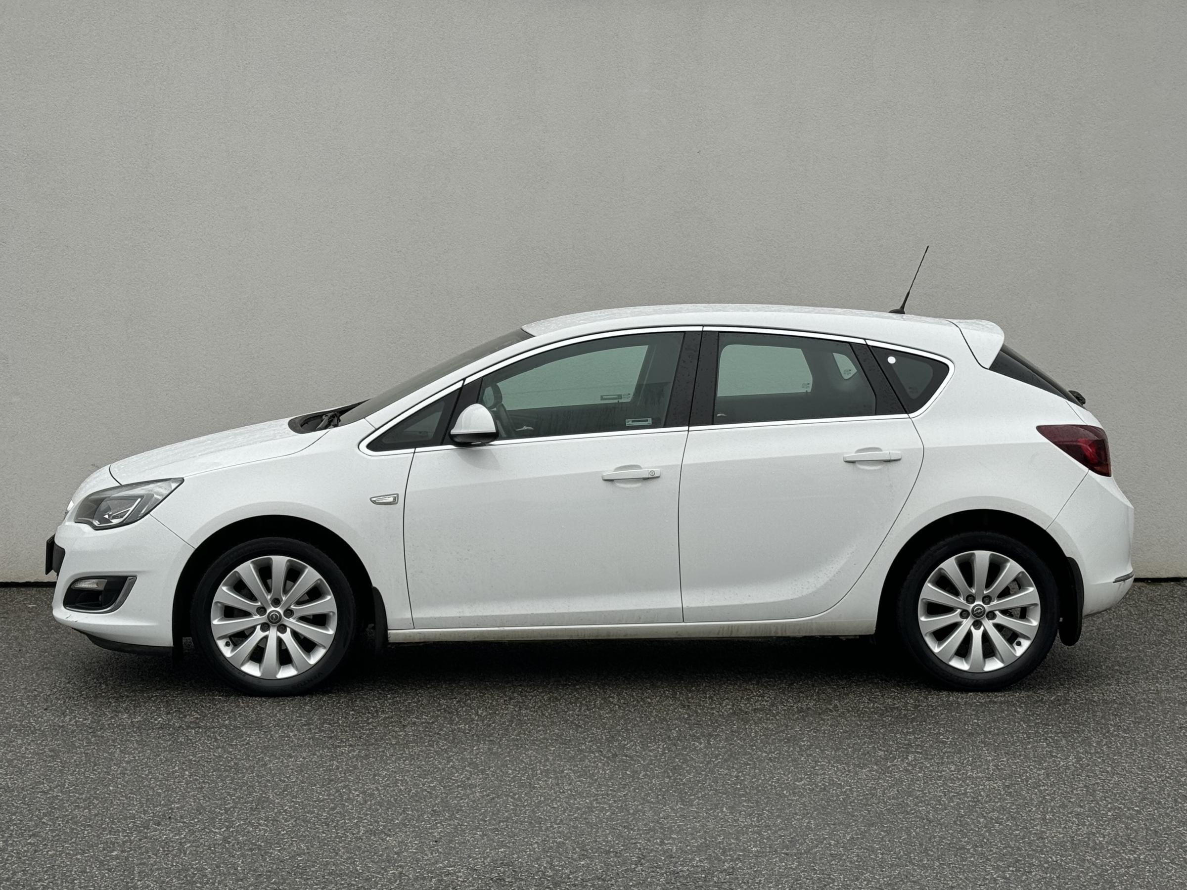 Opel Astra, 2014 - pohled č. 8