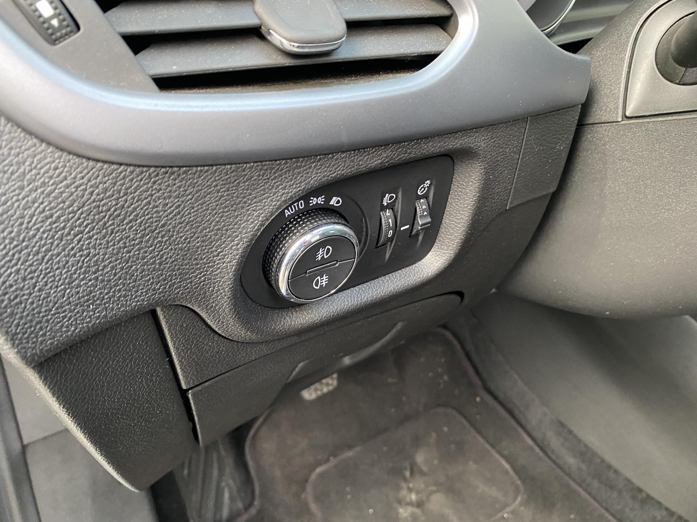 Opel Astra, 2018 - pohled č. 15