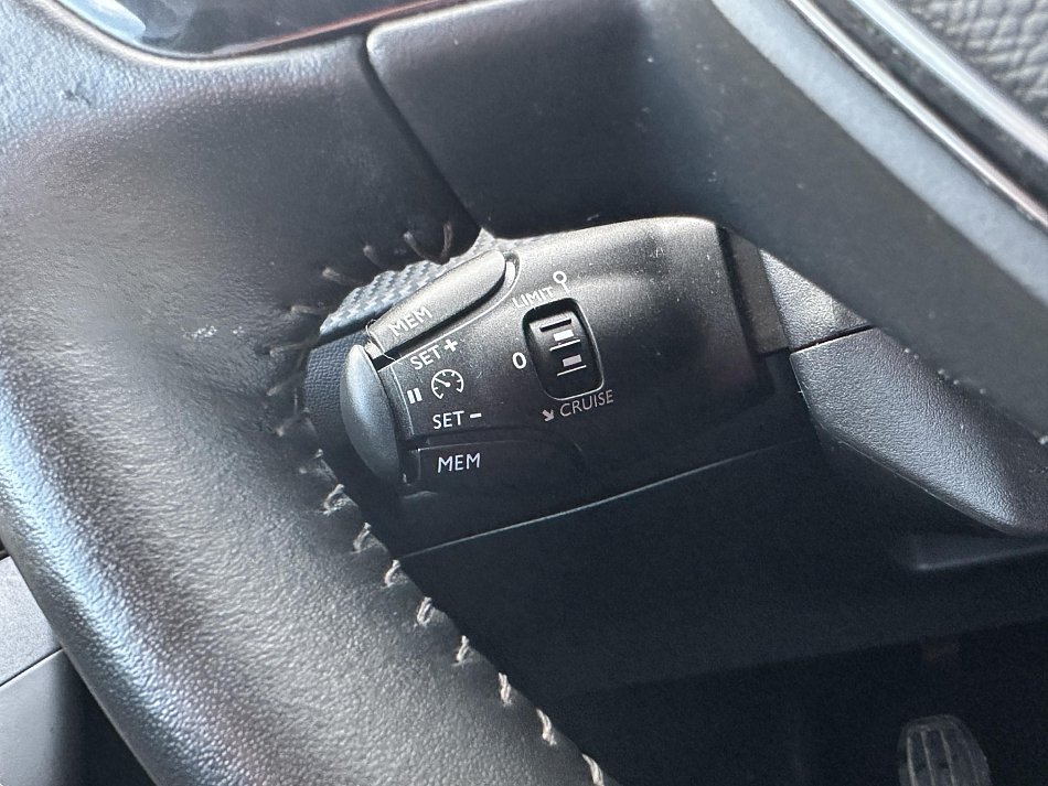 Peugeot 2008 1.2PT Allure