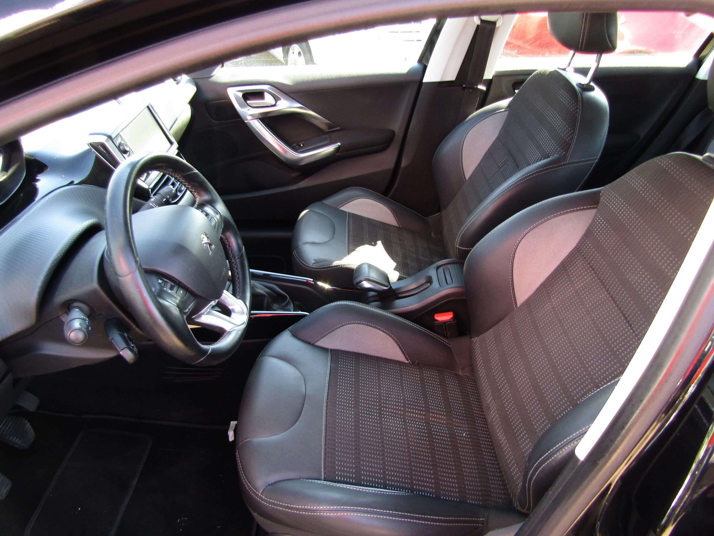 Peugeot 2008, 2017 - pohled č. 10