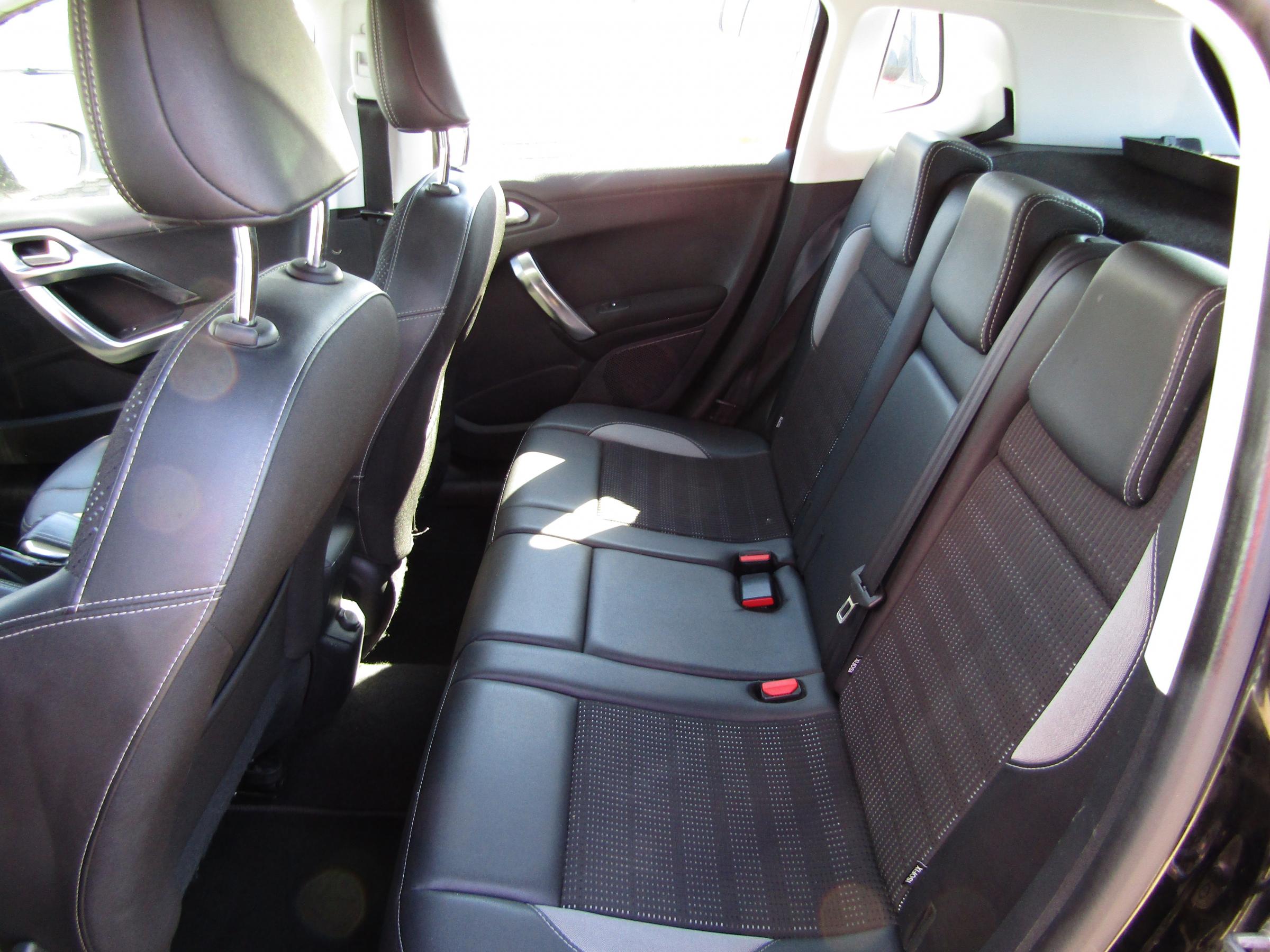 Peugeot 2008, 2017 - pohled č. 11