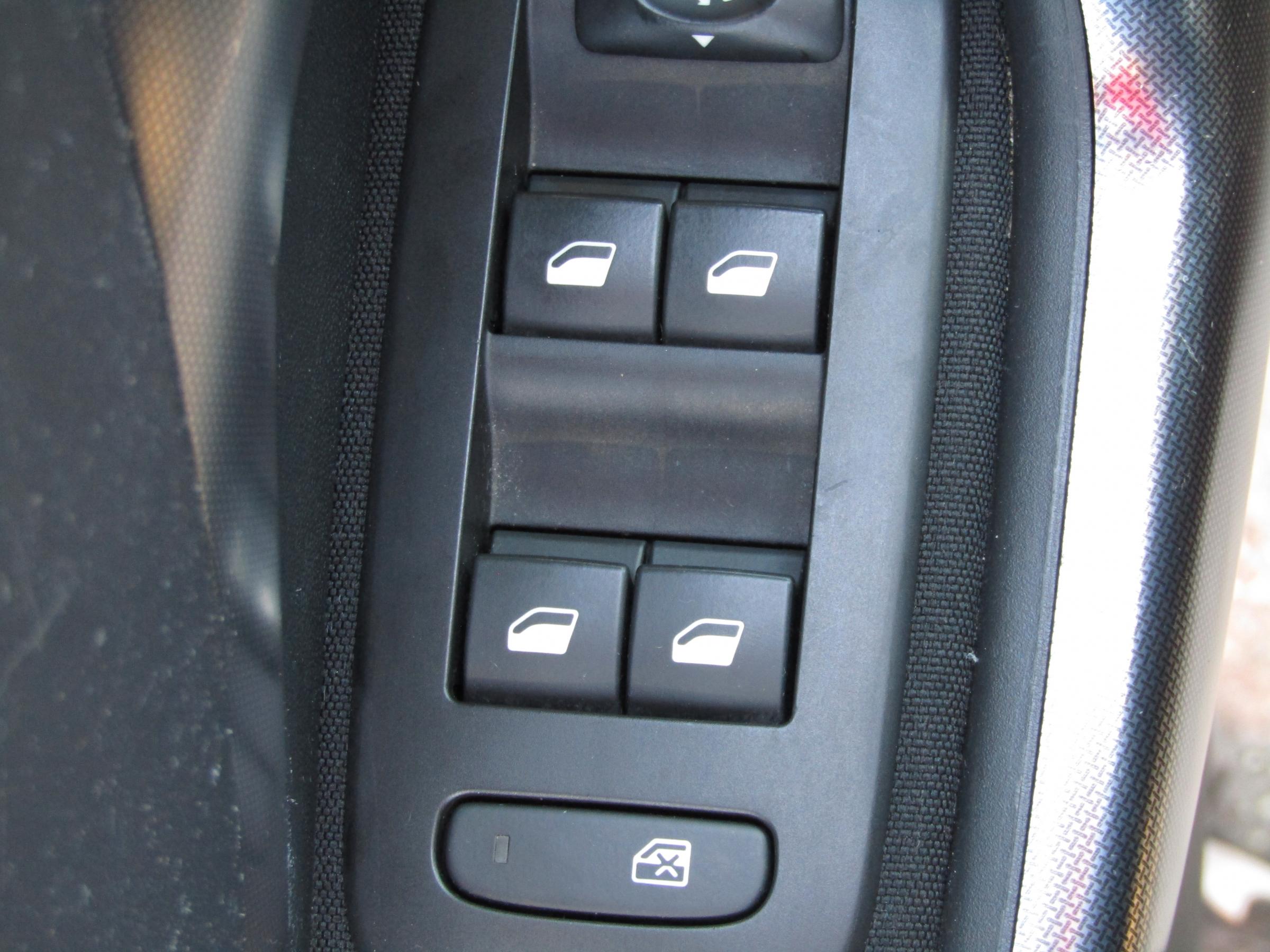 Peugeot 2008, 2017 - pohled č. 12