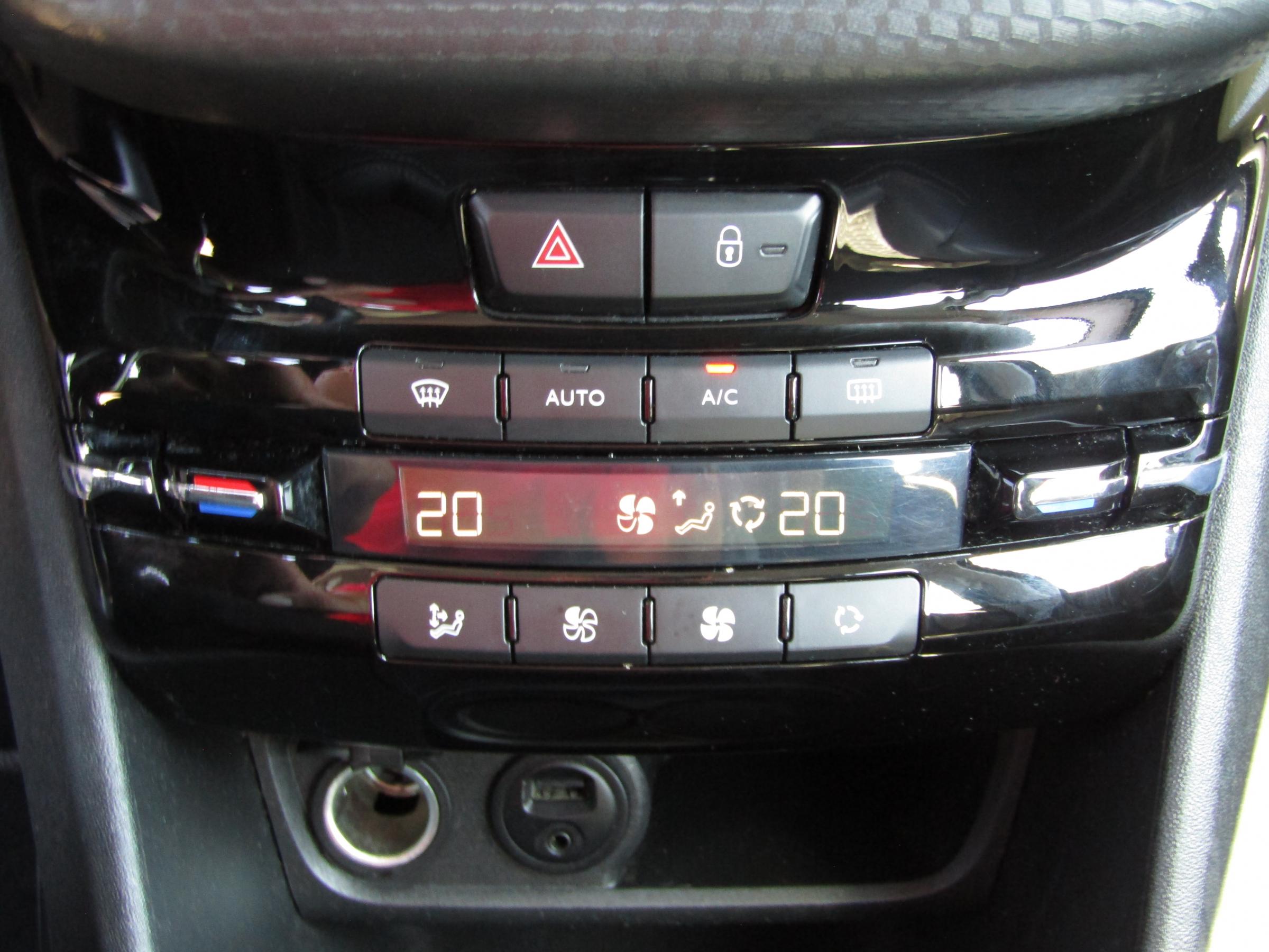 Peugeot 2008, 2017 - pohled č. 15