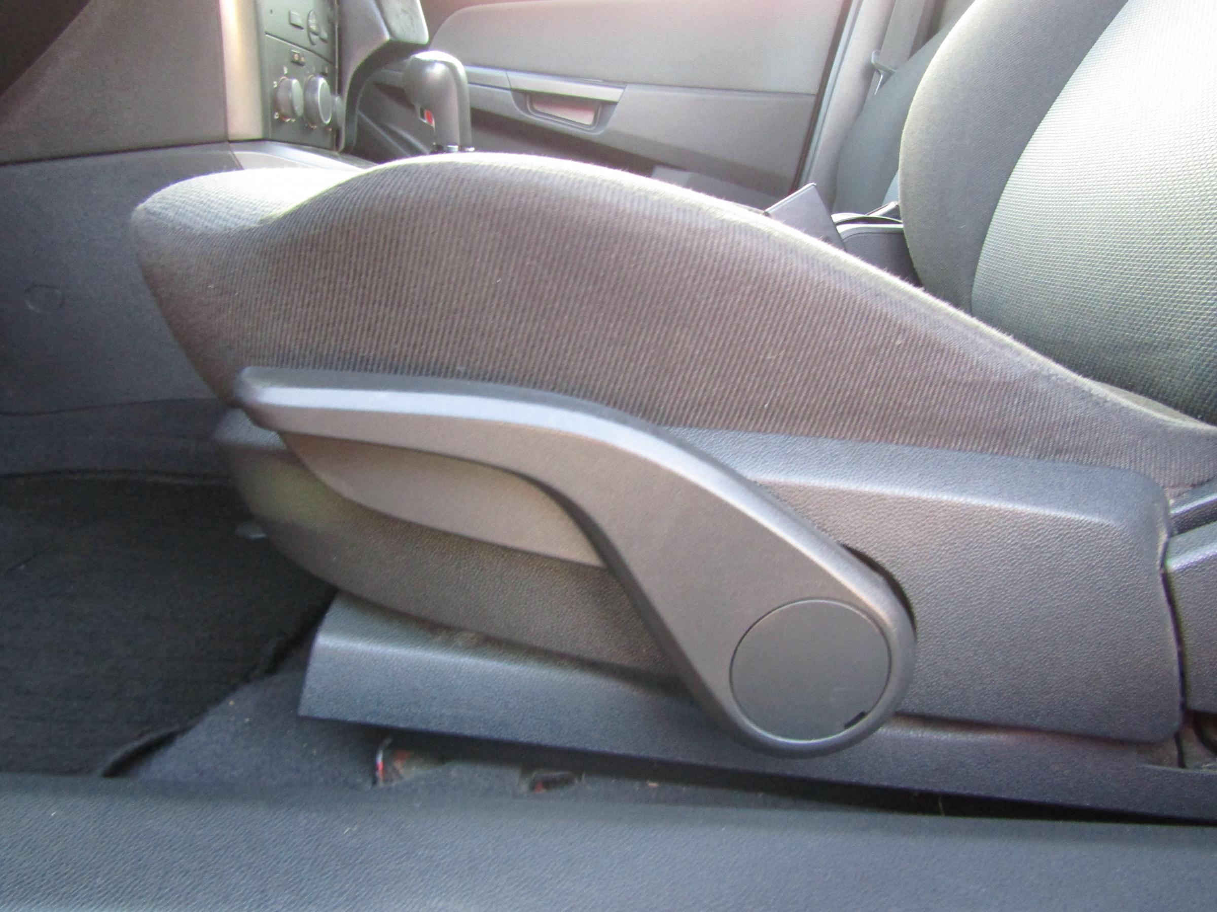 Opel Astra, 2005 - pohled č. 11