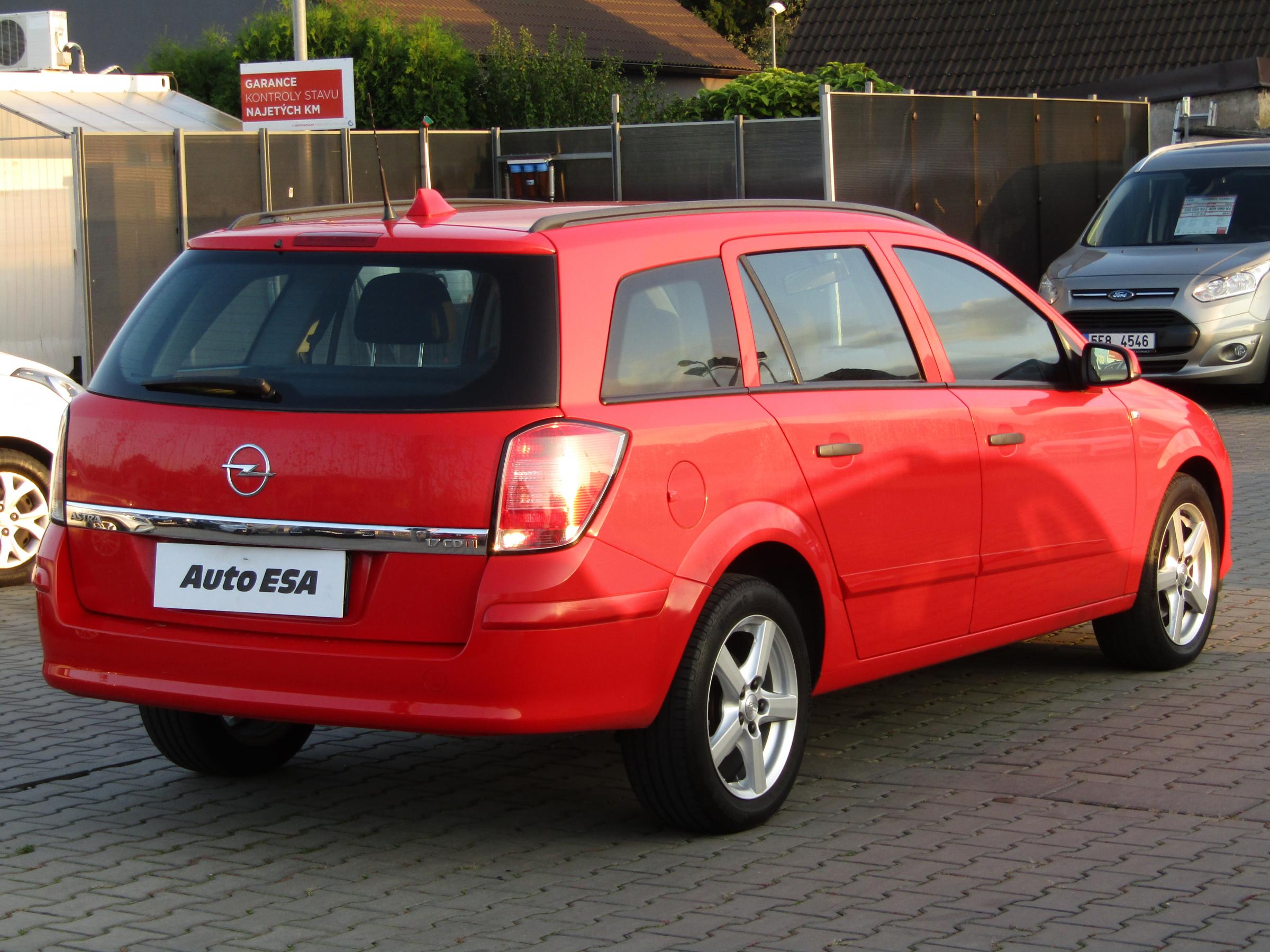 Opel Astra, 2005 - pohled č. 4