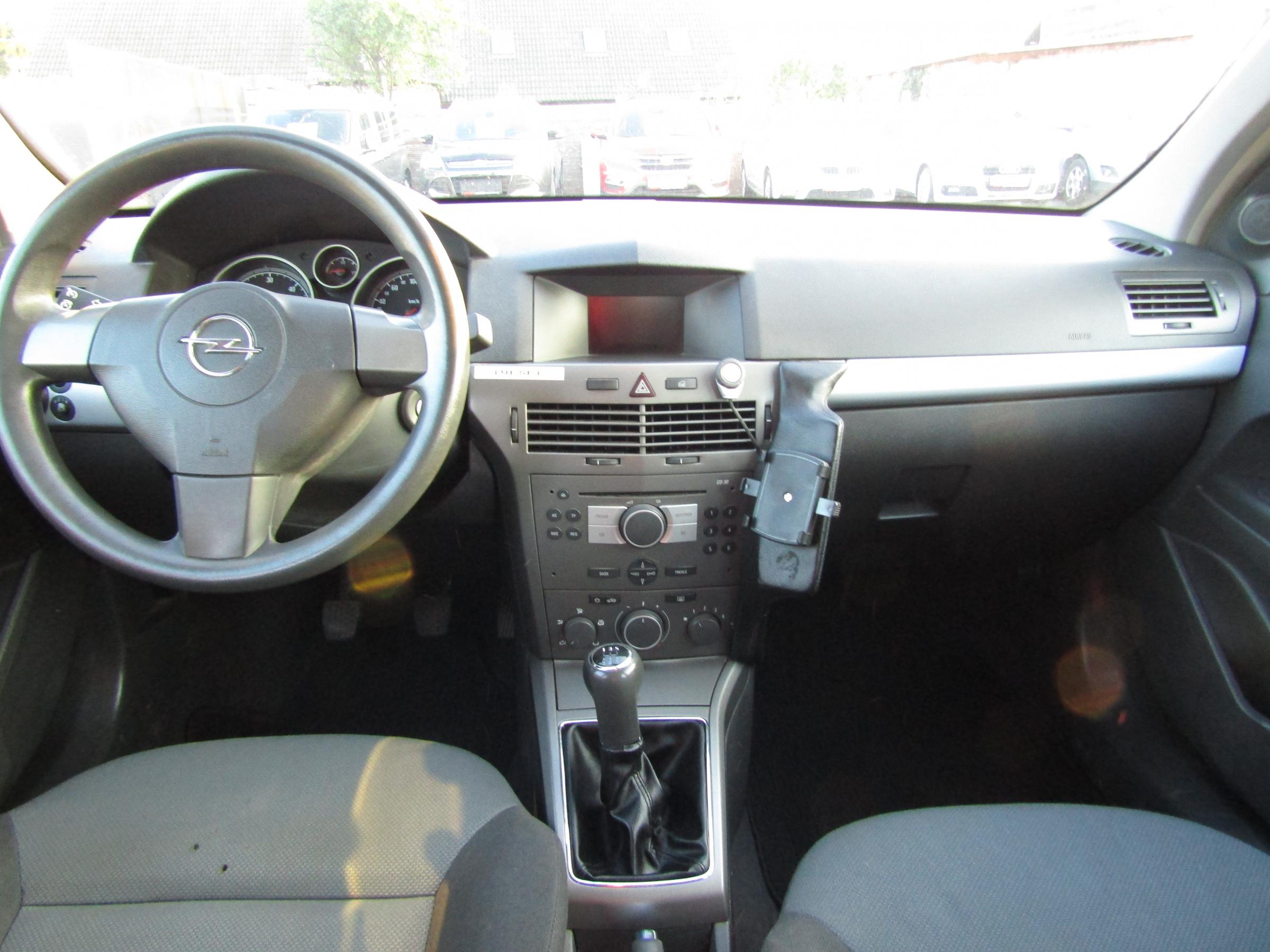 Opel Astra, 2005 - pohled č. 8