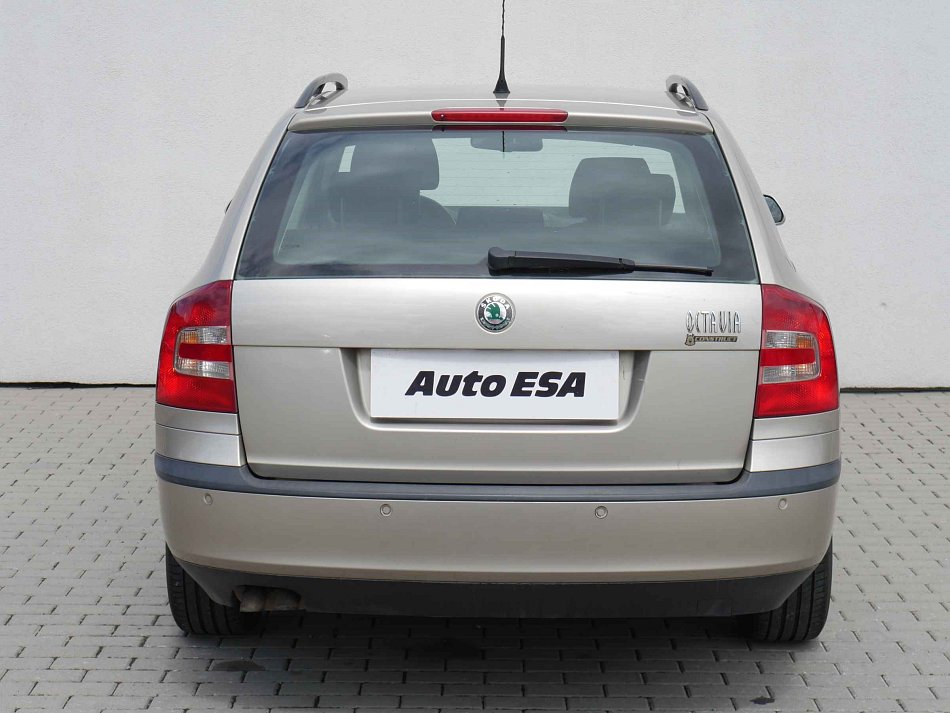 Škoda Octavia II 2.0TDi Elegance