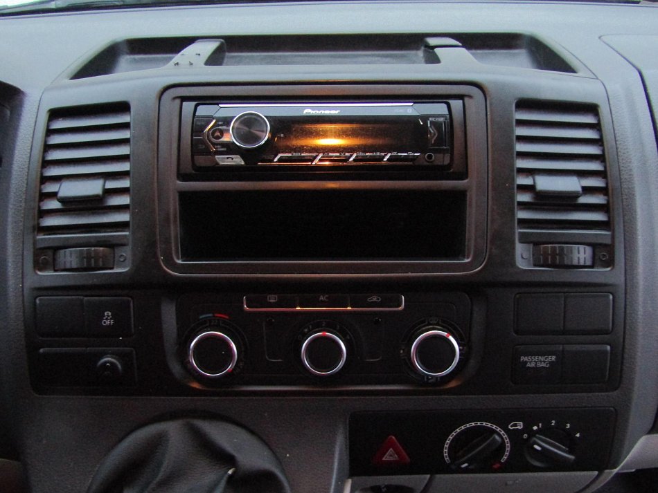 Volkswagen Transporter 2.0TDi  L2 8míst