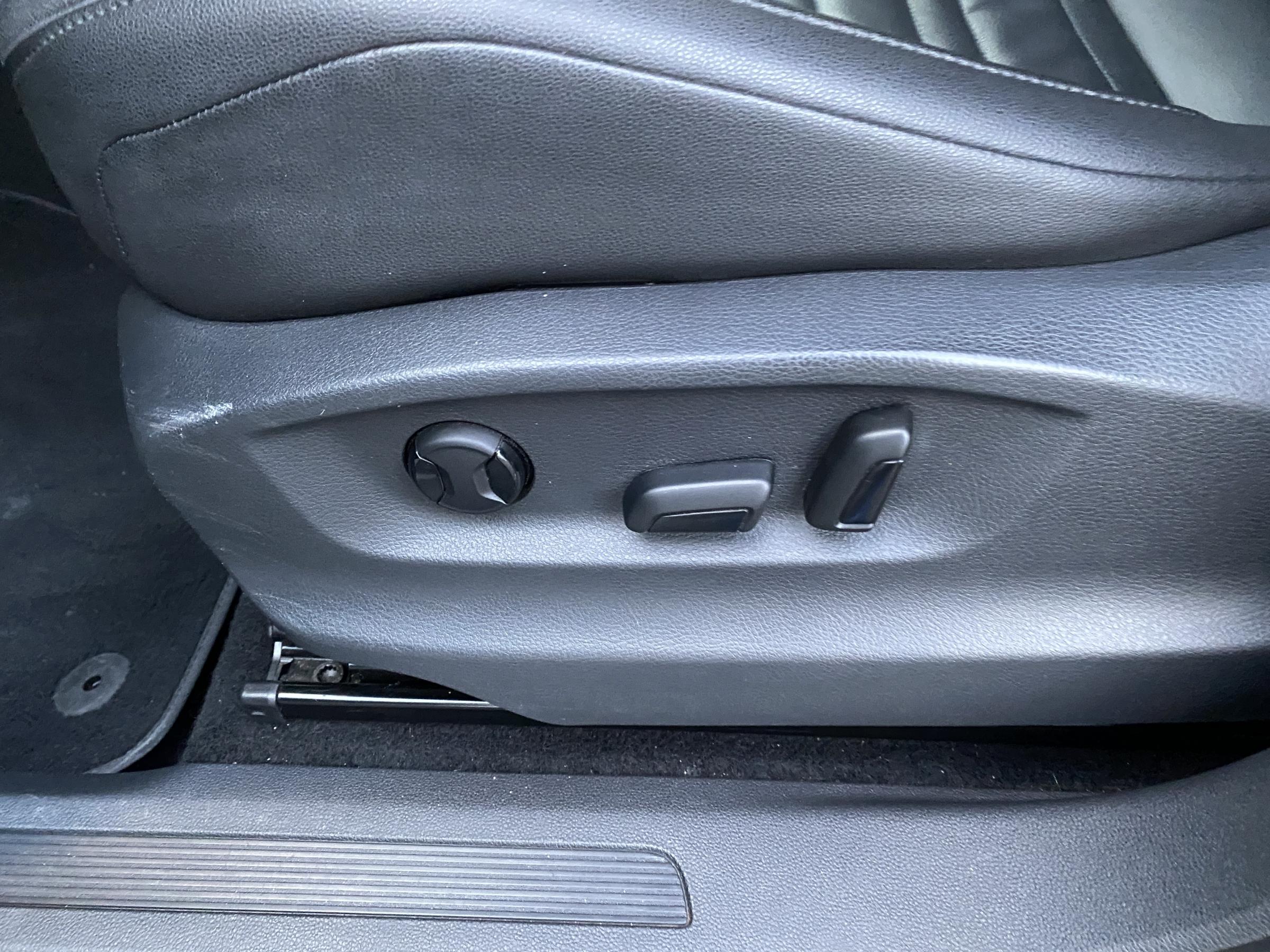 Volkswagen Touran, 2020 - pohled č. 14