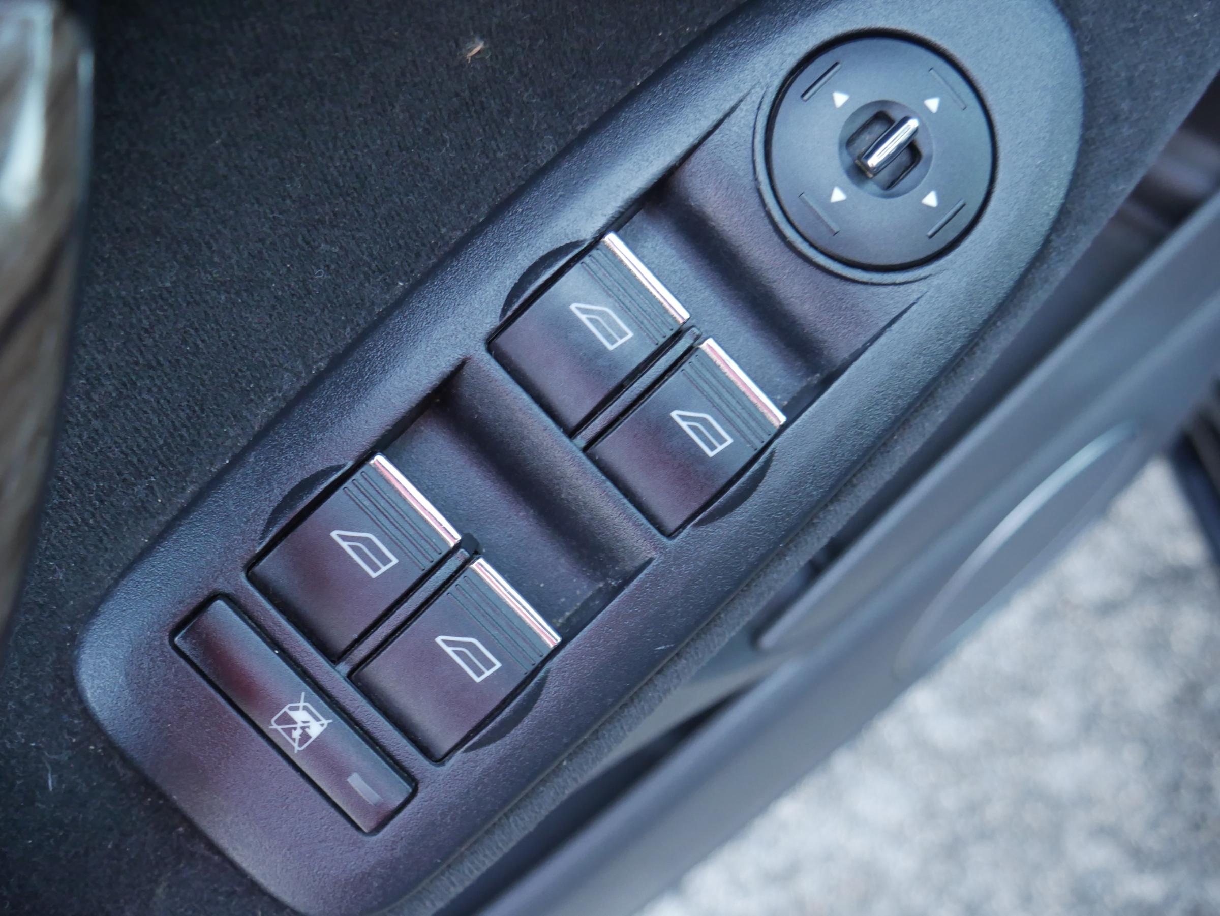 Ford C-MAX, 2009 - pohled č. 12