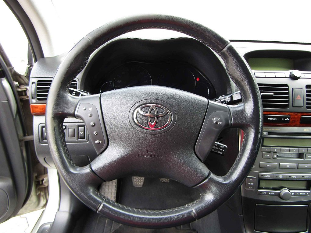 Toyota Avensis 2.0 i 