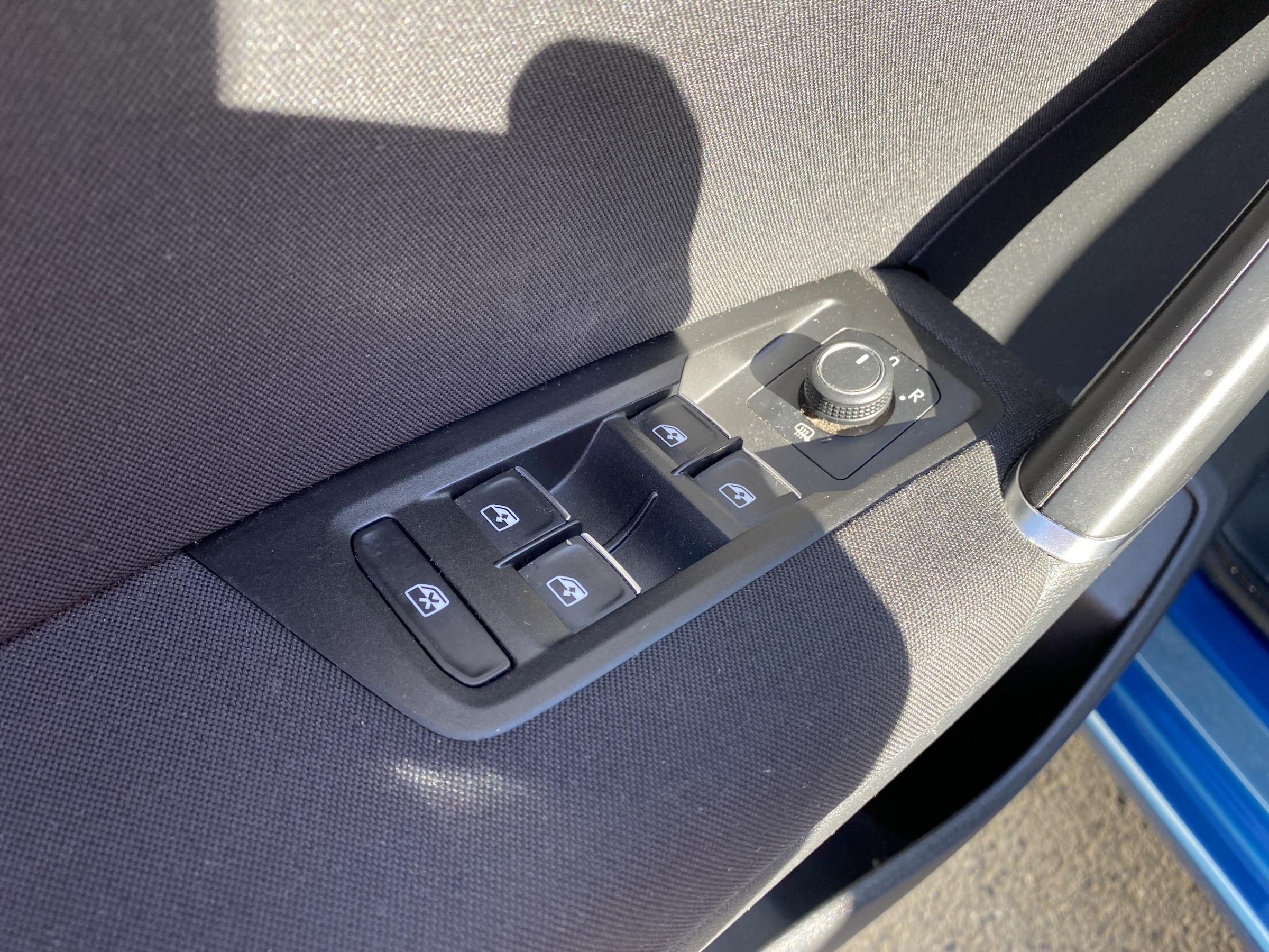 Volkswagen Touran, 2018 - pohled č. 15