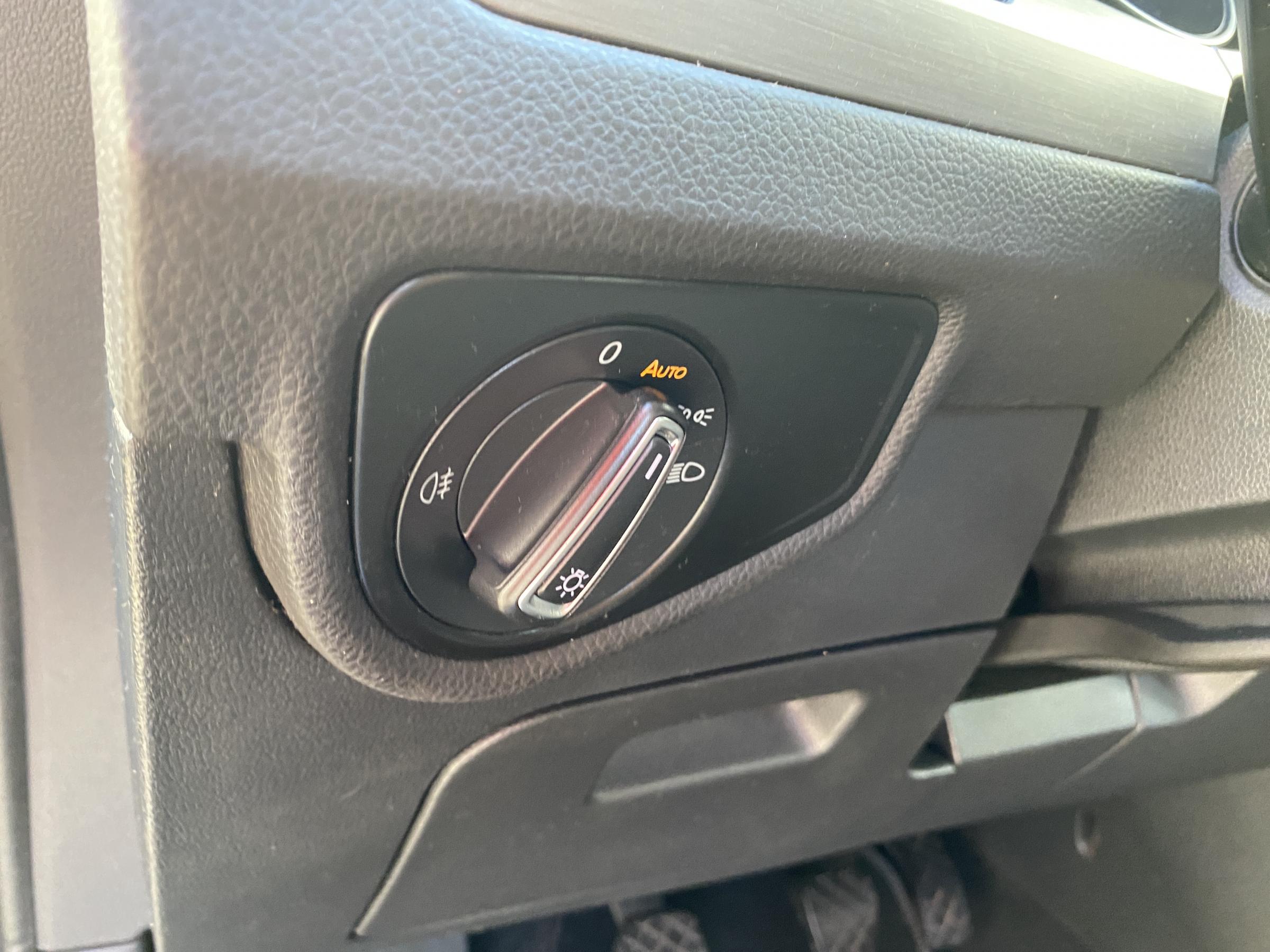 Volkswagen Touran, 2018 - pohled č. 18