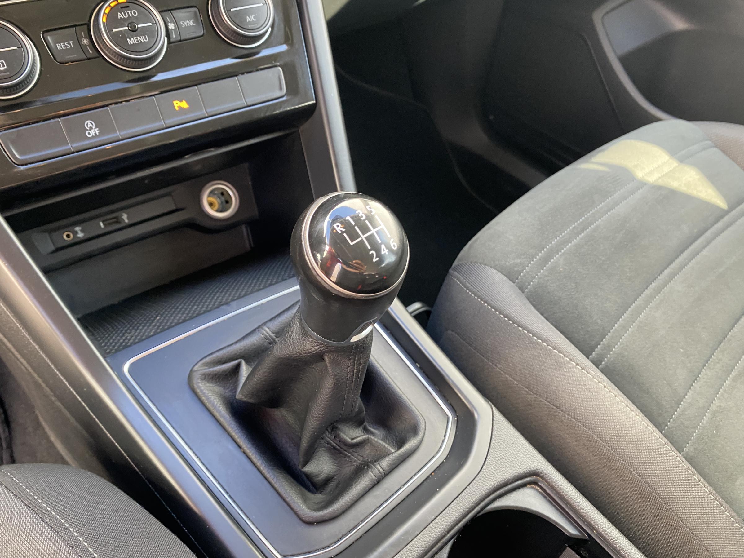 Volkswagen Touran, 2018 - pohled č. 19