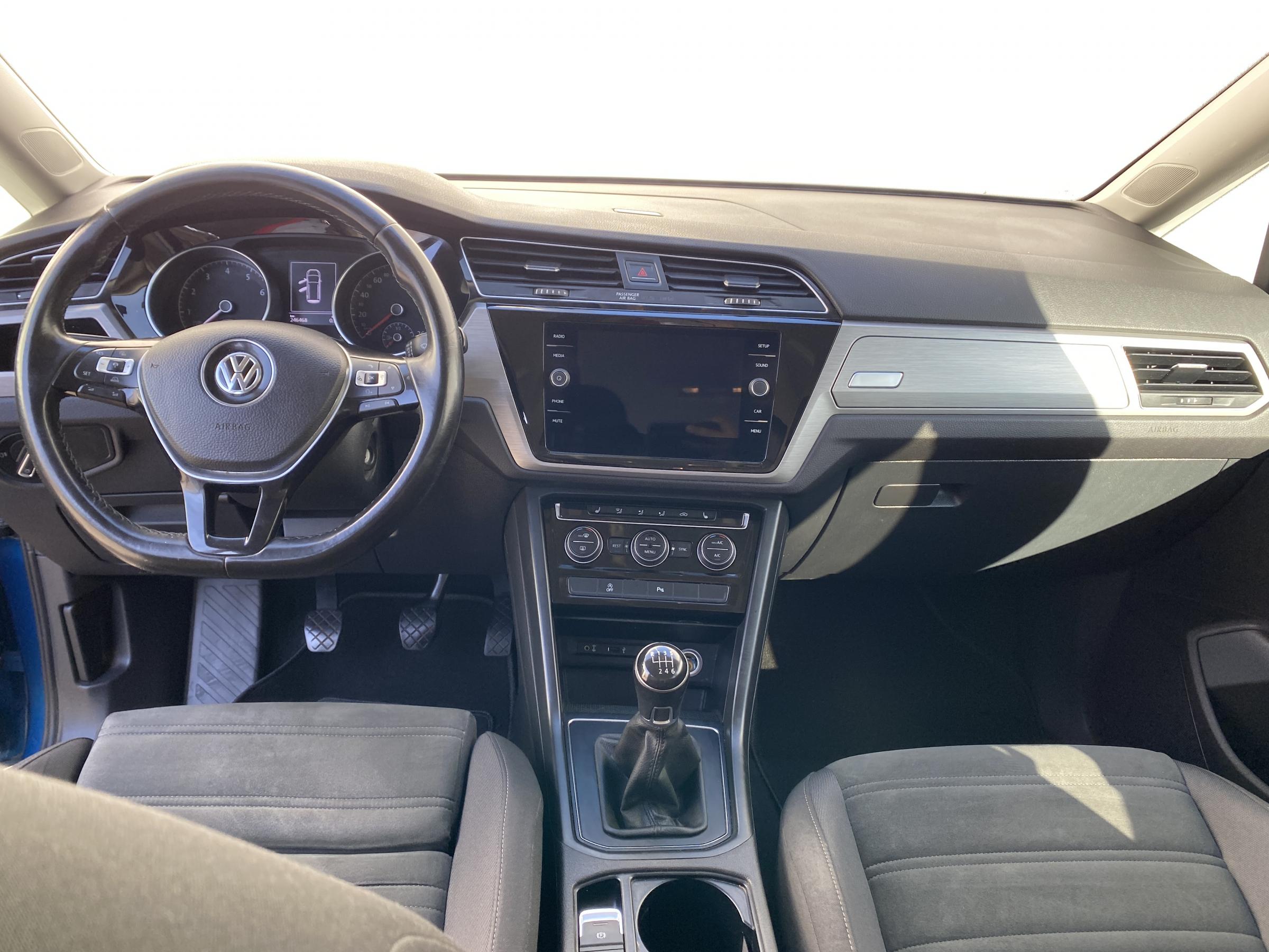 Volkswagen Touran, 2018 - pohled č. 8