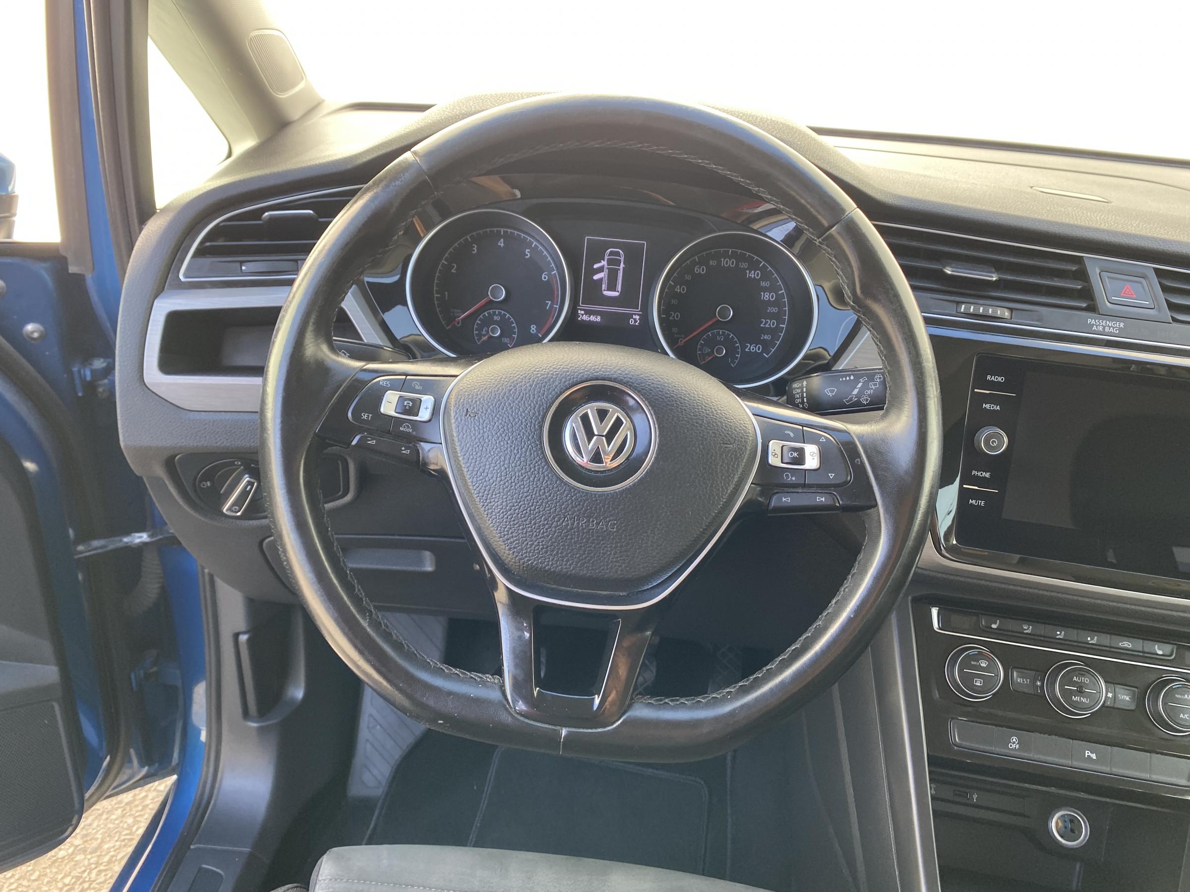 Volkswagen Touran, 2018 - pohled č. 9