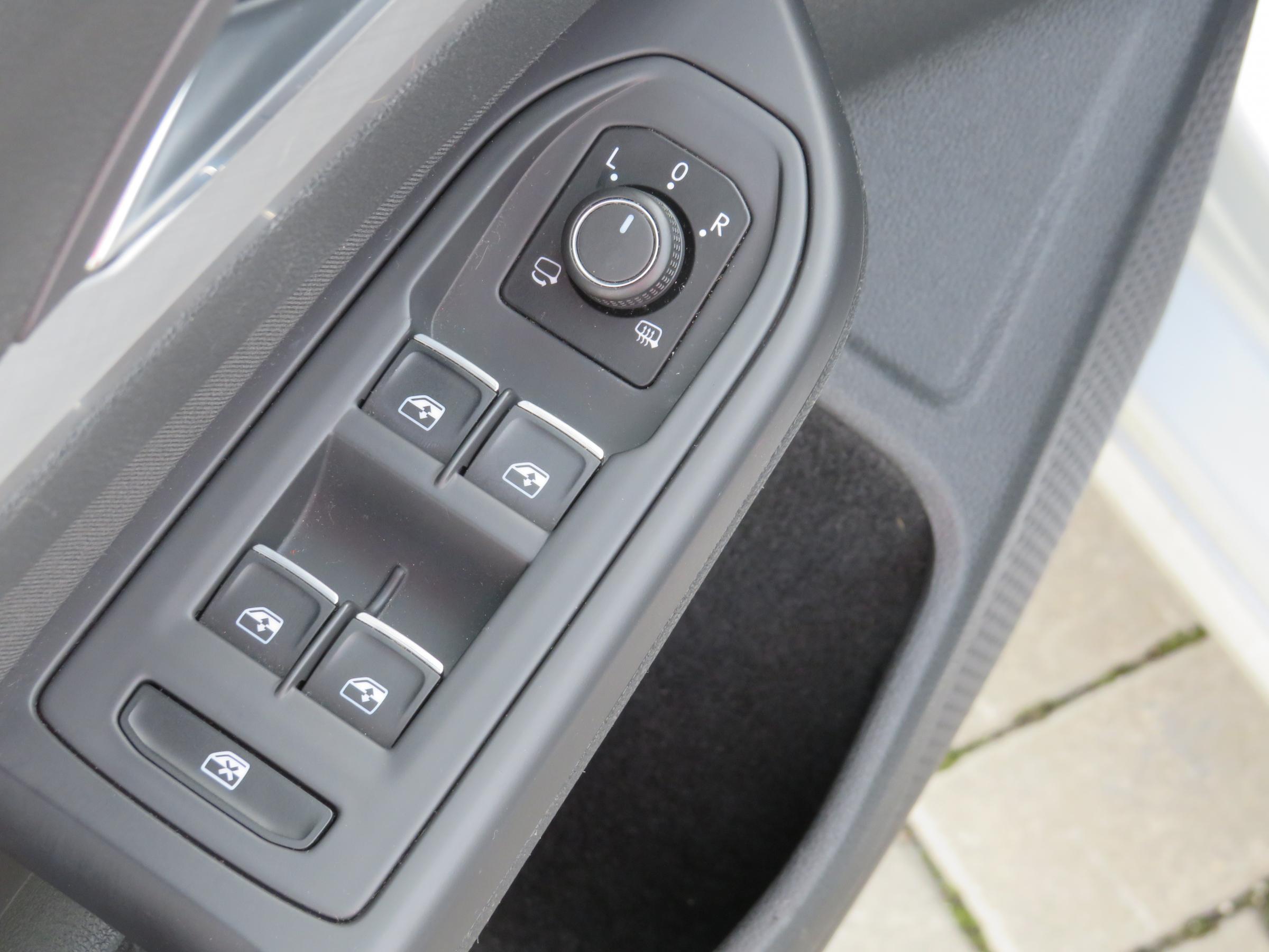 Volkswagen Golf, 2021 - pohled č. 12