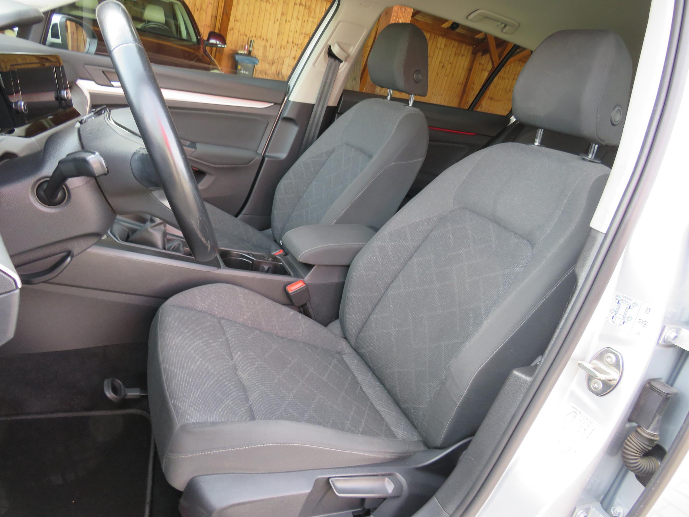 Volkswagen Golf, 2021 - pohled č. 9