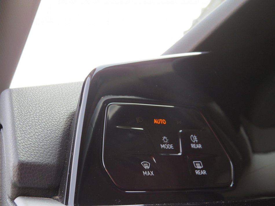 Volkswagen Golf 1.0 TSI 