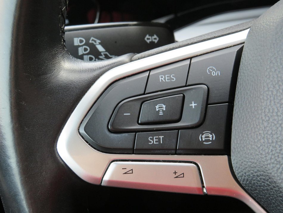 Volkswagen Golf 1.0 TSI 