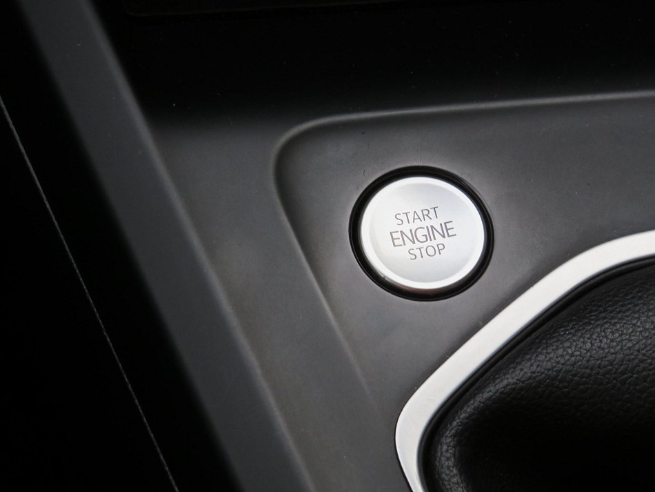 Volkswagen Golf 1.0 TSI 