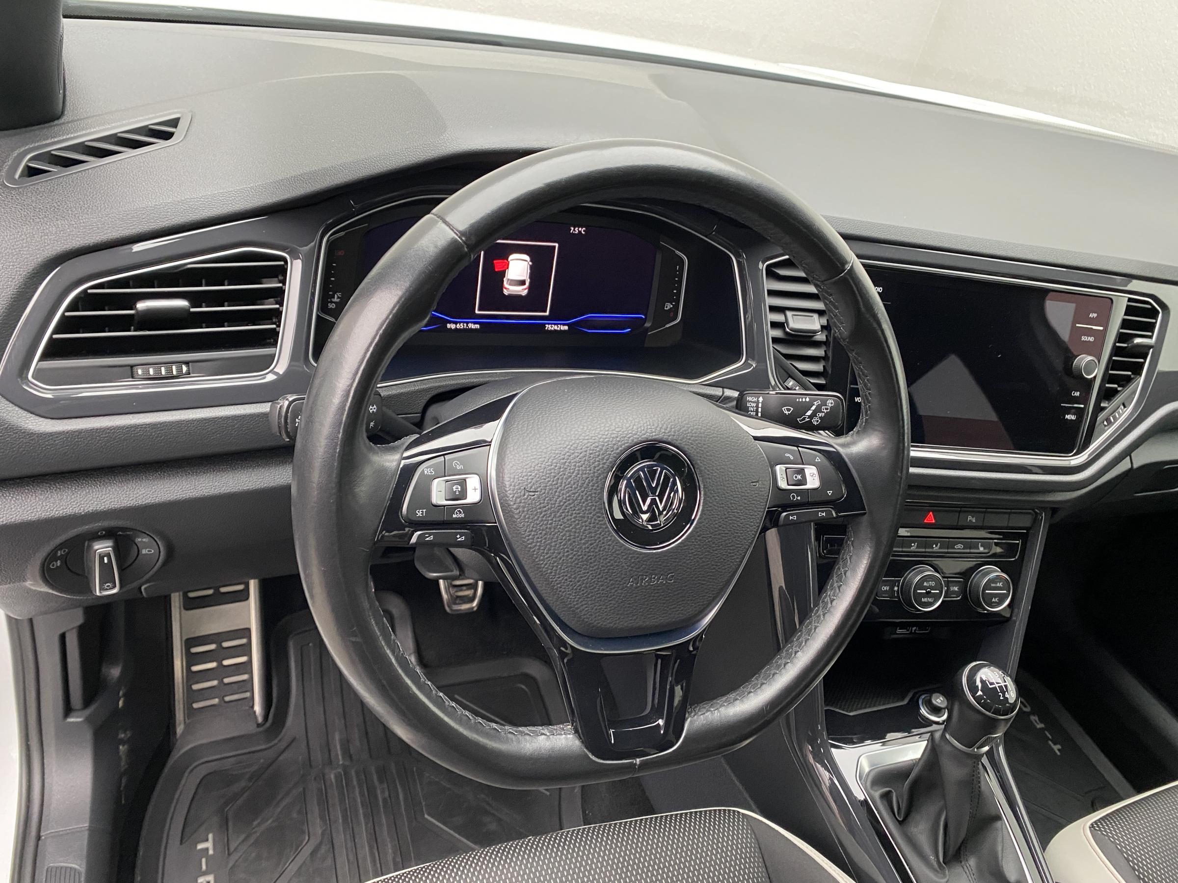 Volkswagen T-Roc, 2018 - pohled č. 12