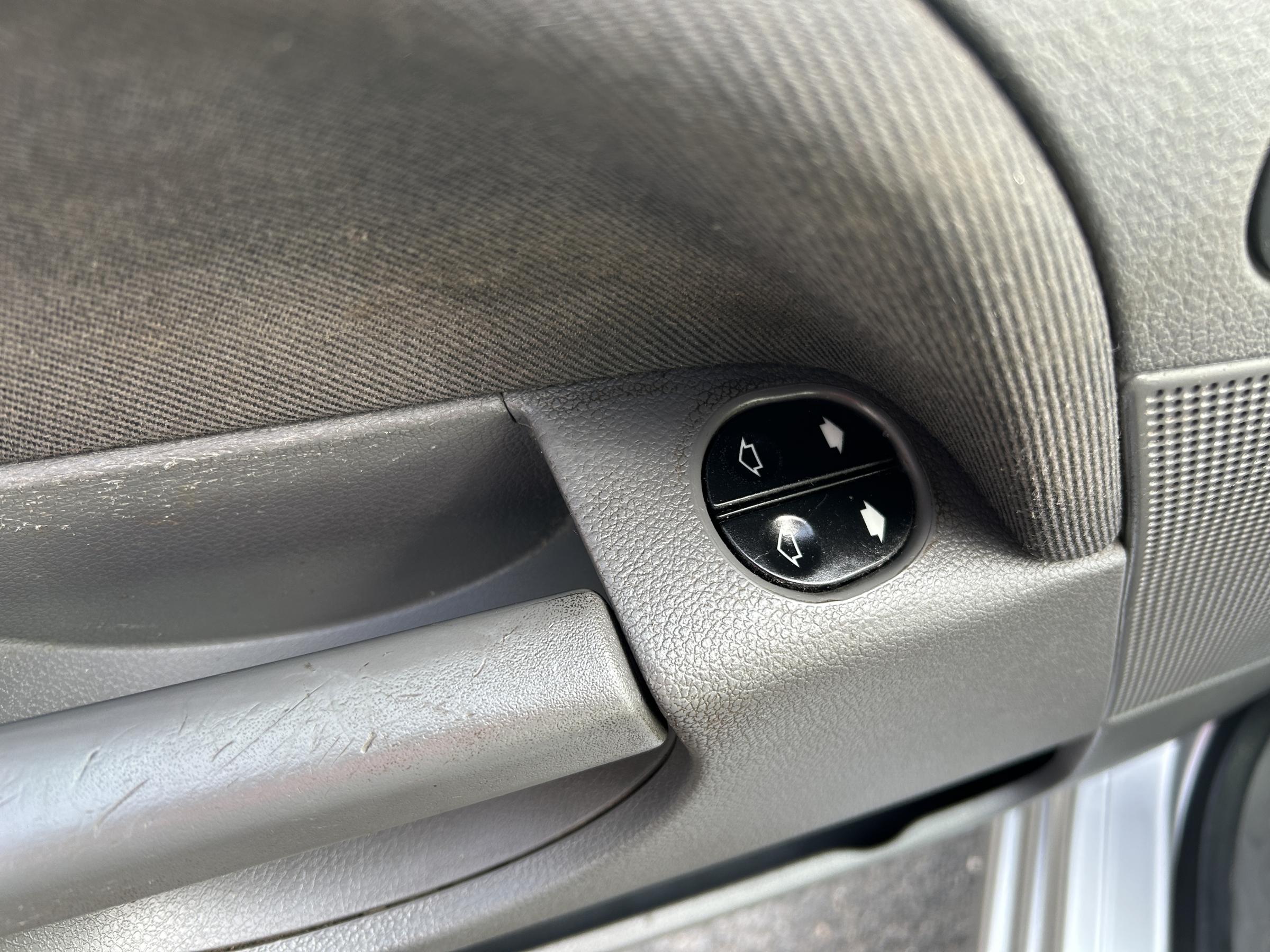 Ford Fiesta, 2003 - pohled č. 12