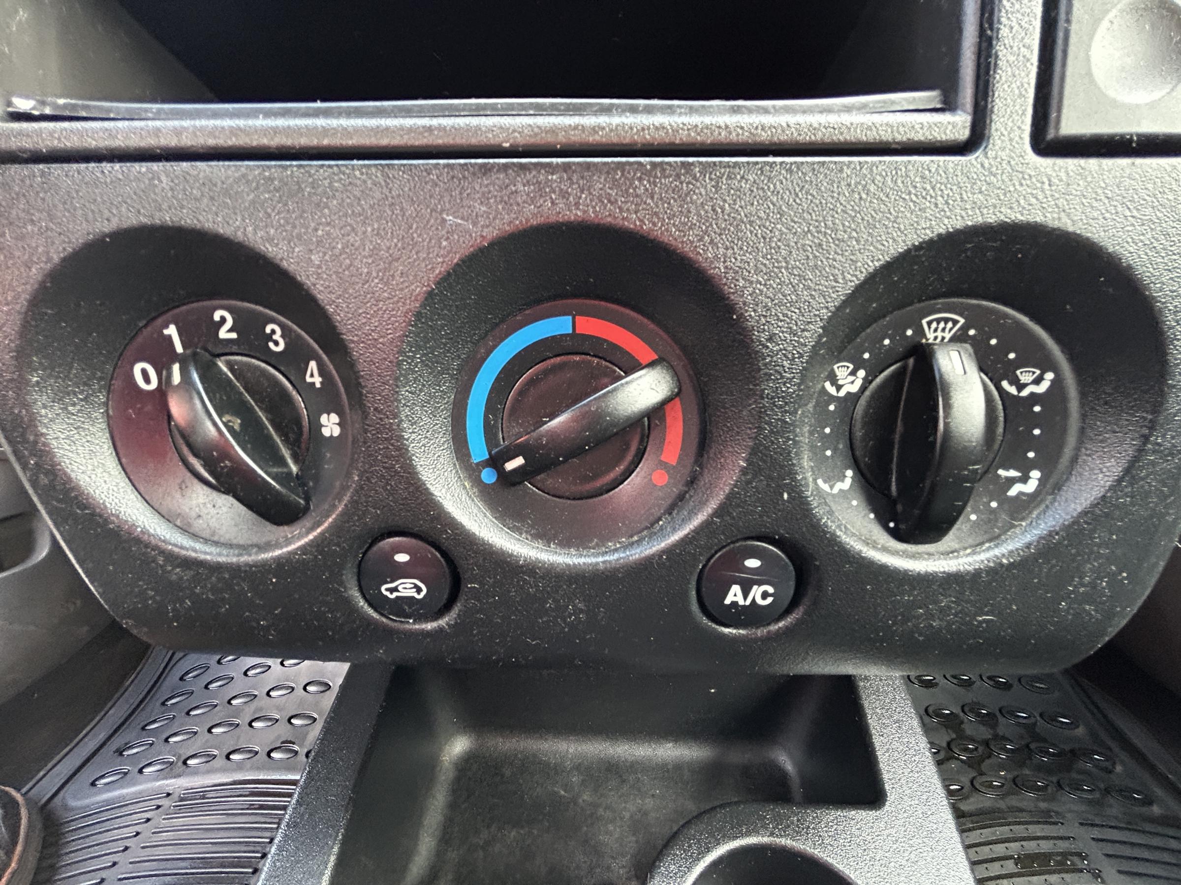 Ford Fiesta, 2003 - pohled č. 14