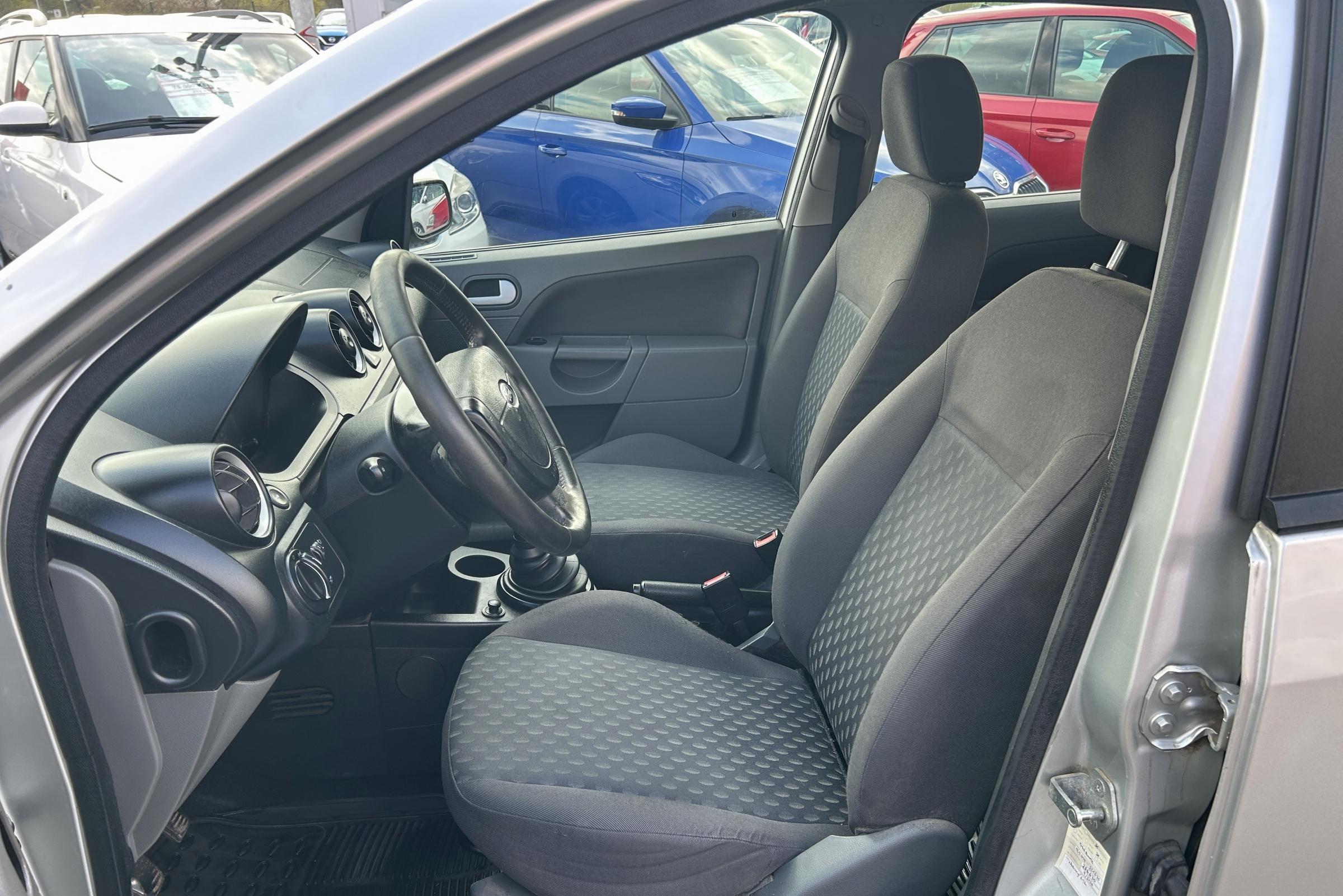 Ford Fiesta, 2003 - pohled č. 9