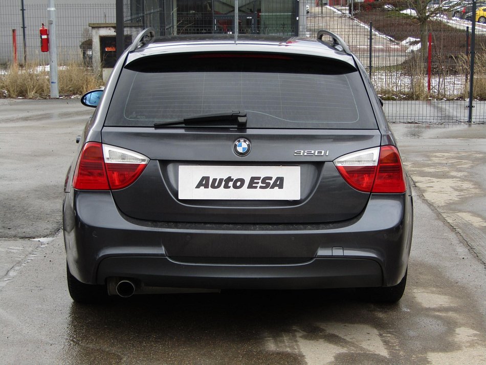 BMW Řada 3 320 i  320 i