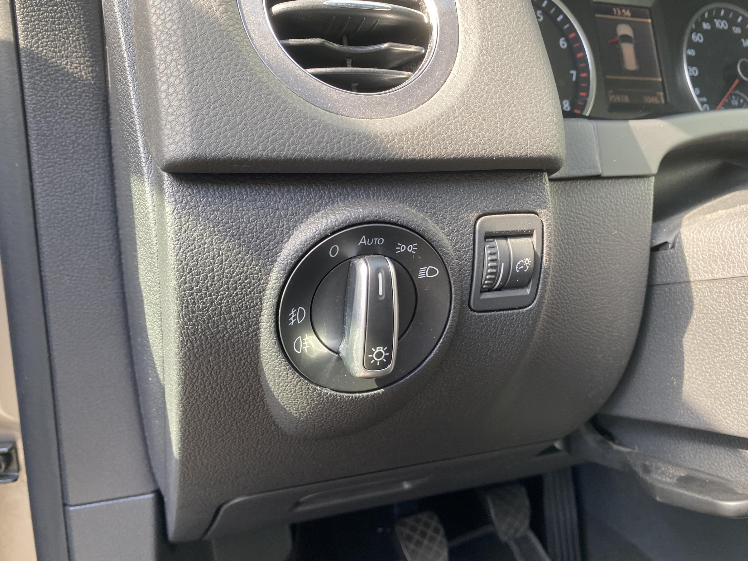 Volkswagen Tiguan, 2013 - pohled č. 15