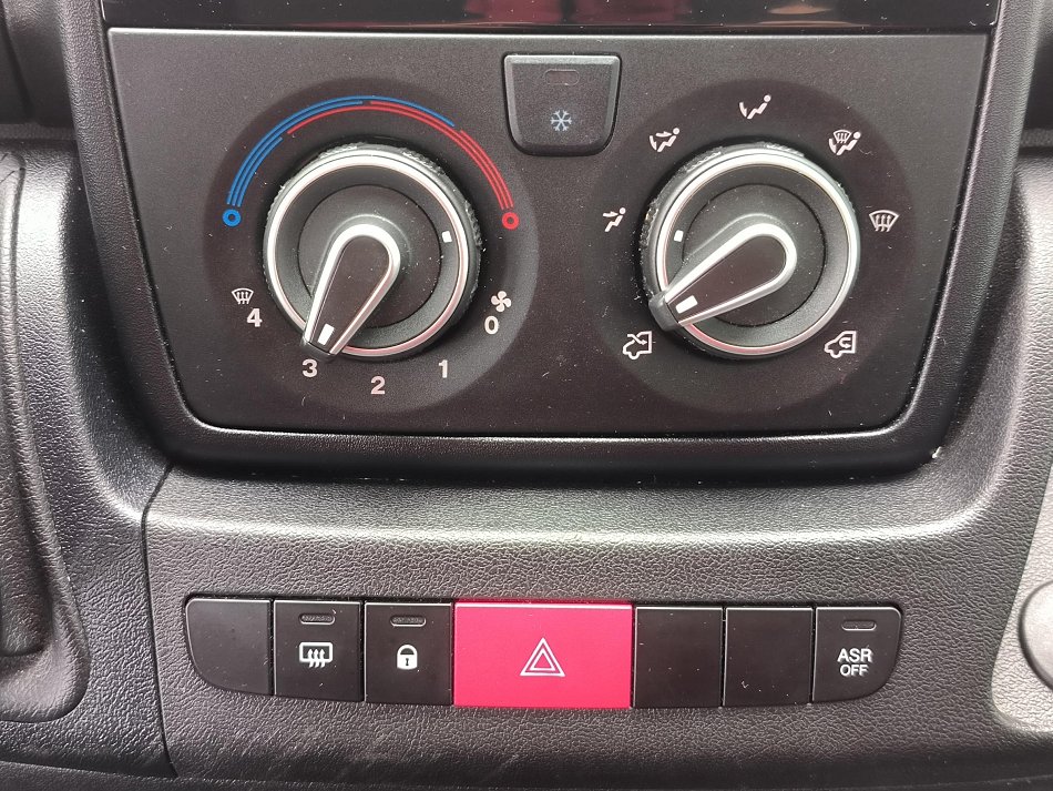 Opel Movano 2.2CDTi  L2H1 7míst