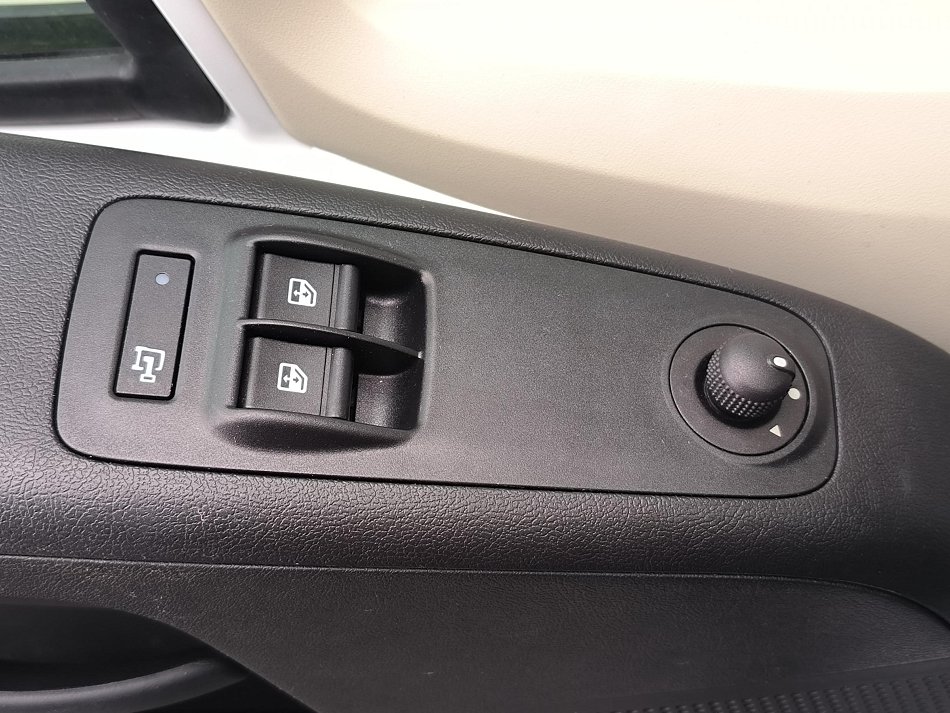 Opel Movano 2.2CDTi  L2H1 7míst