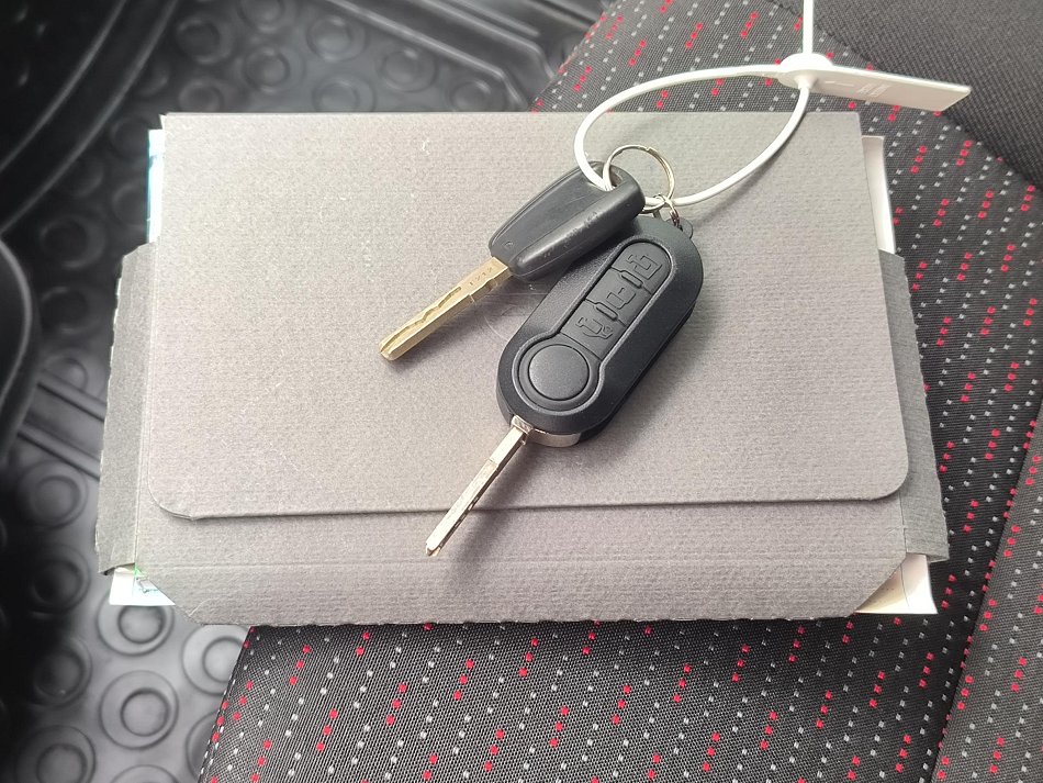 Opel Movano 2.2CDTi  L2H1 7míst