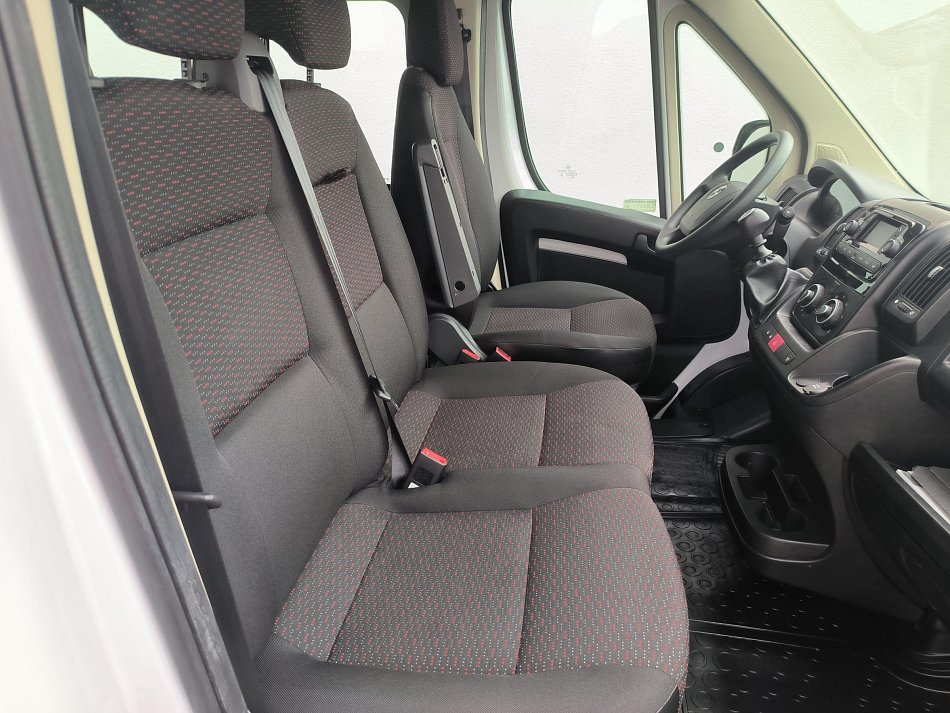 Opel Movano 2.2CDTi  L2H1 7míst