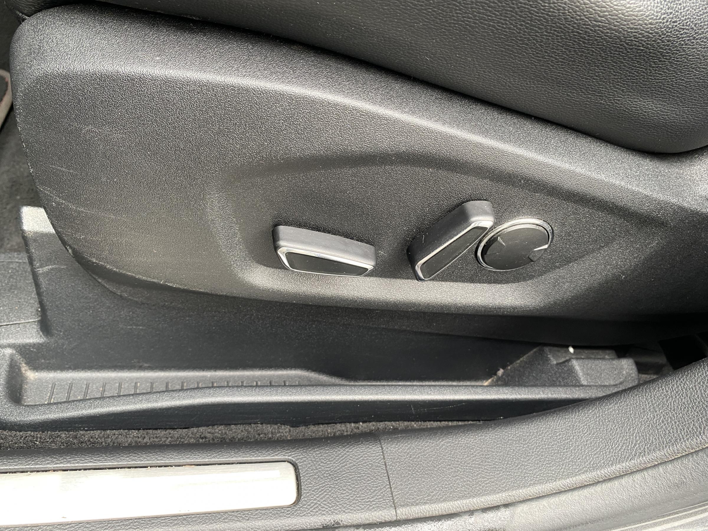 Ford S-MAX, 2018 - pohled č. 20