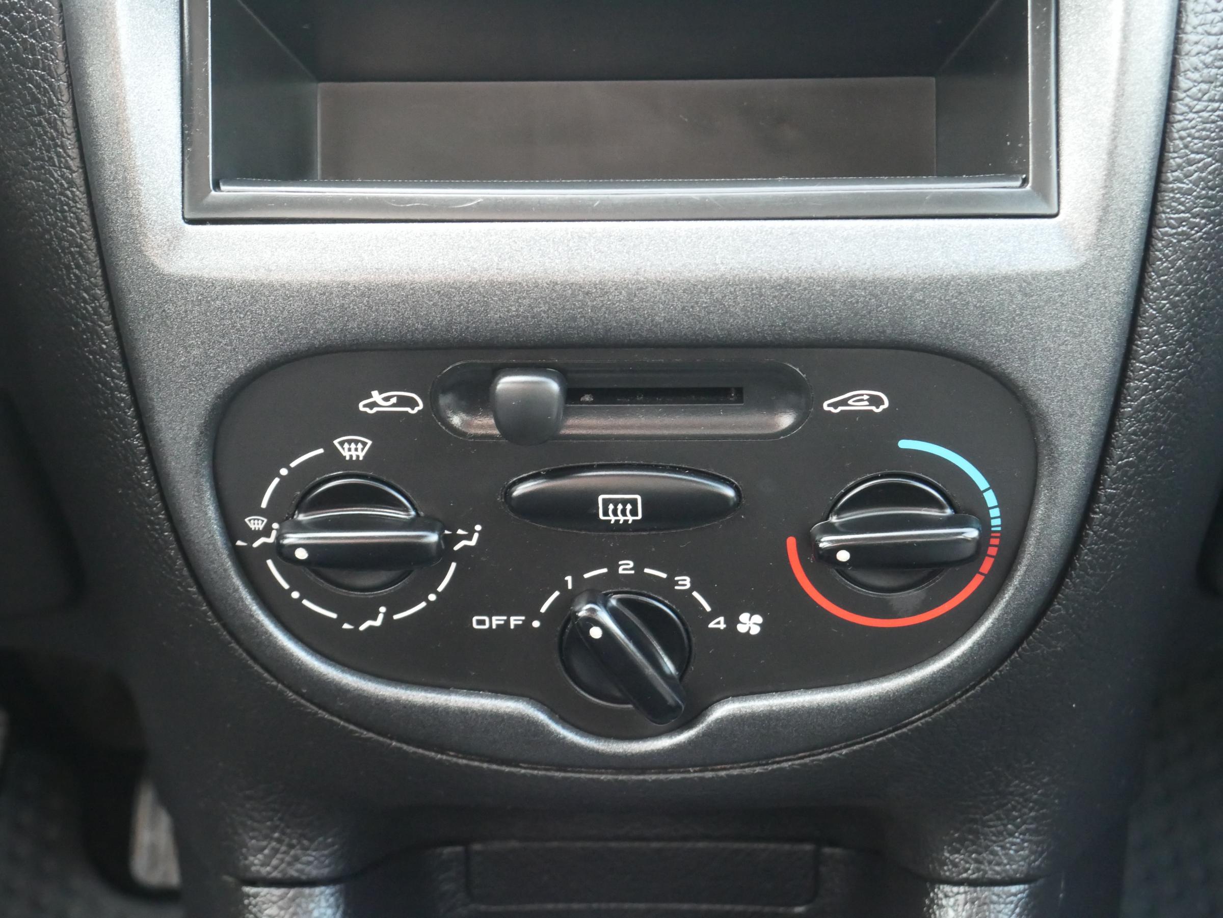 Peugeot 206, 2004 - pohled č. 12