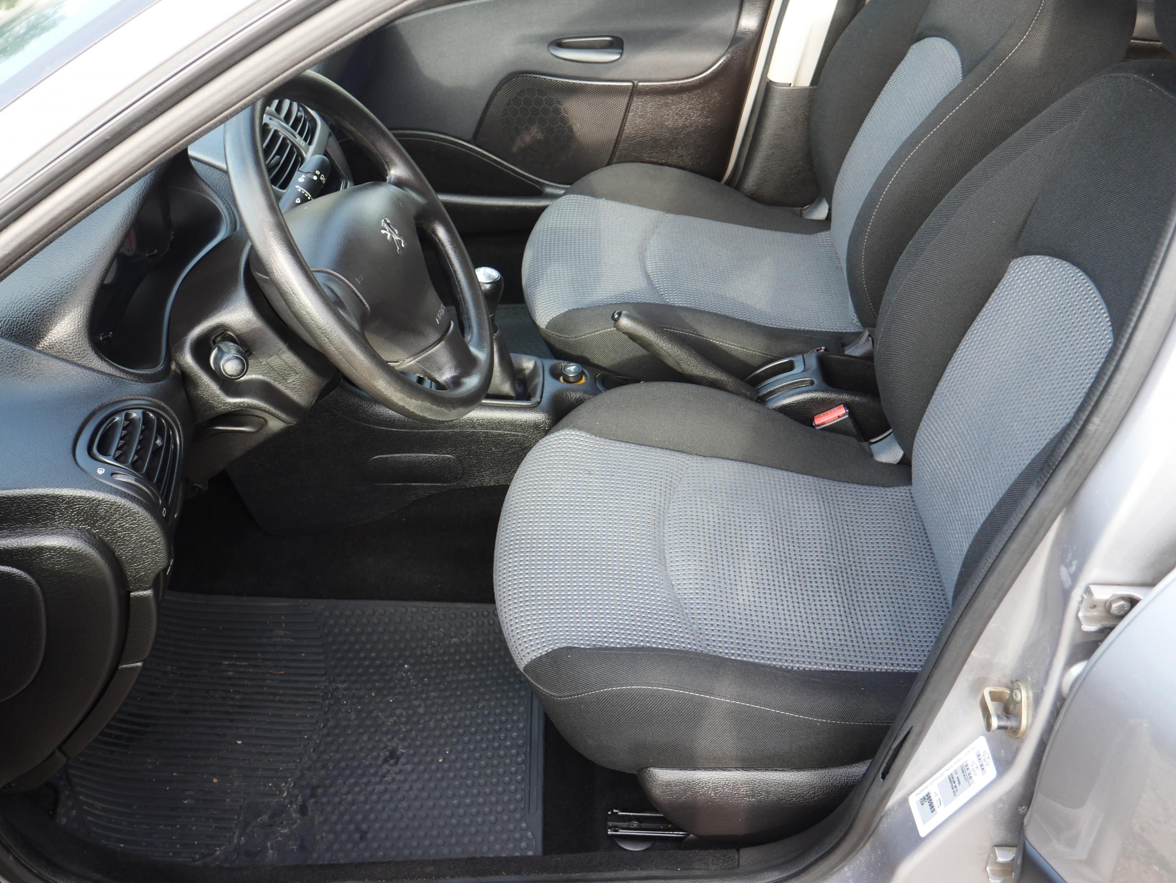 Peugeot 206, 2004 - pohled č. 8