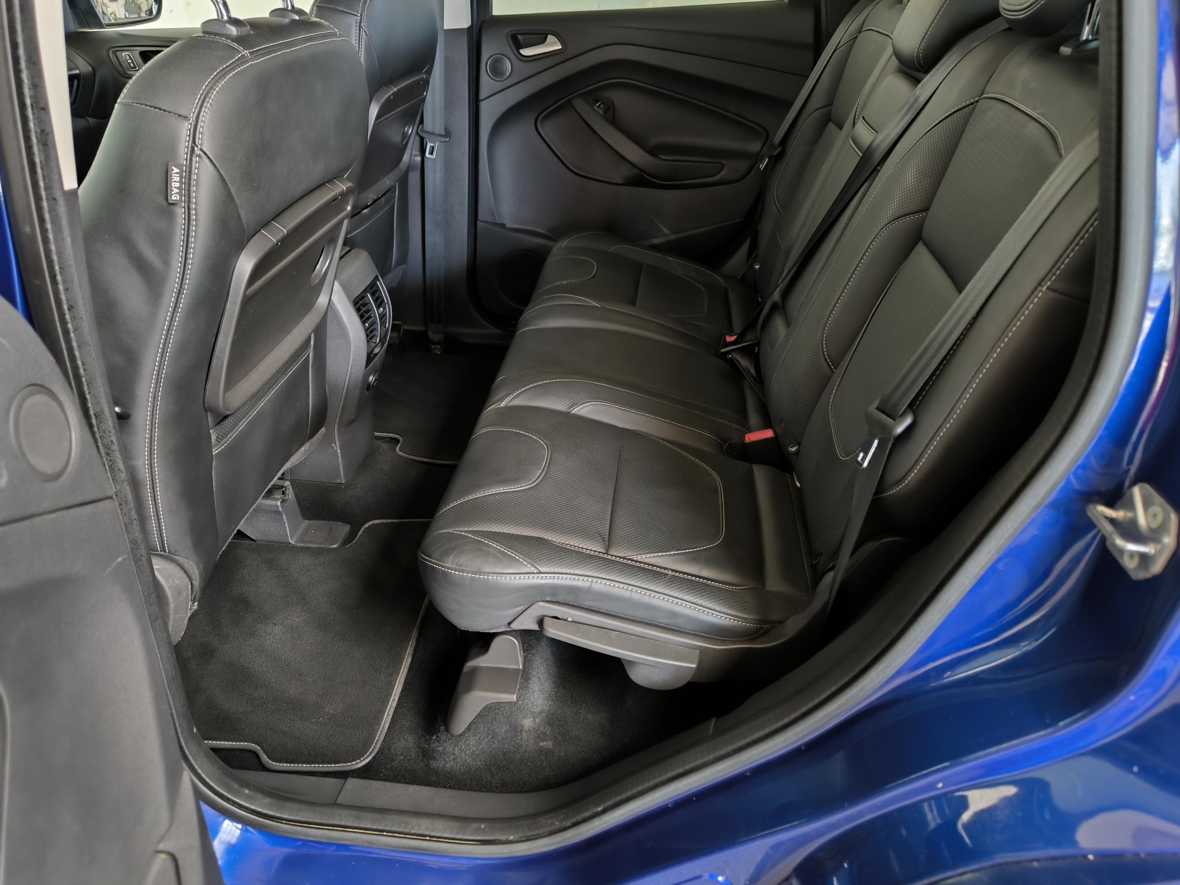 Ford Kuga, 2015 - pohled č. 10