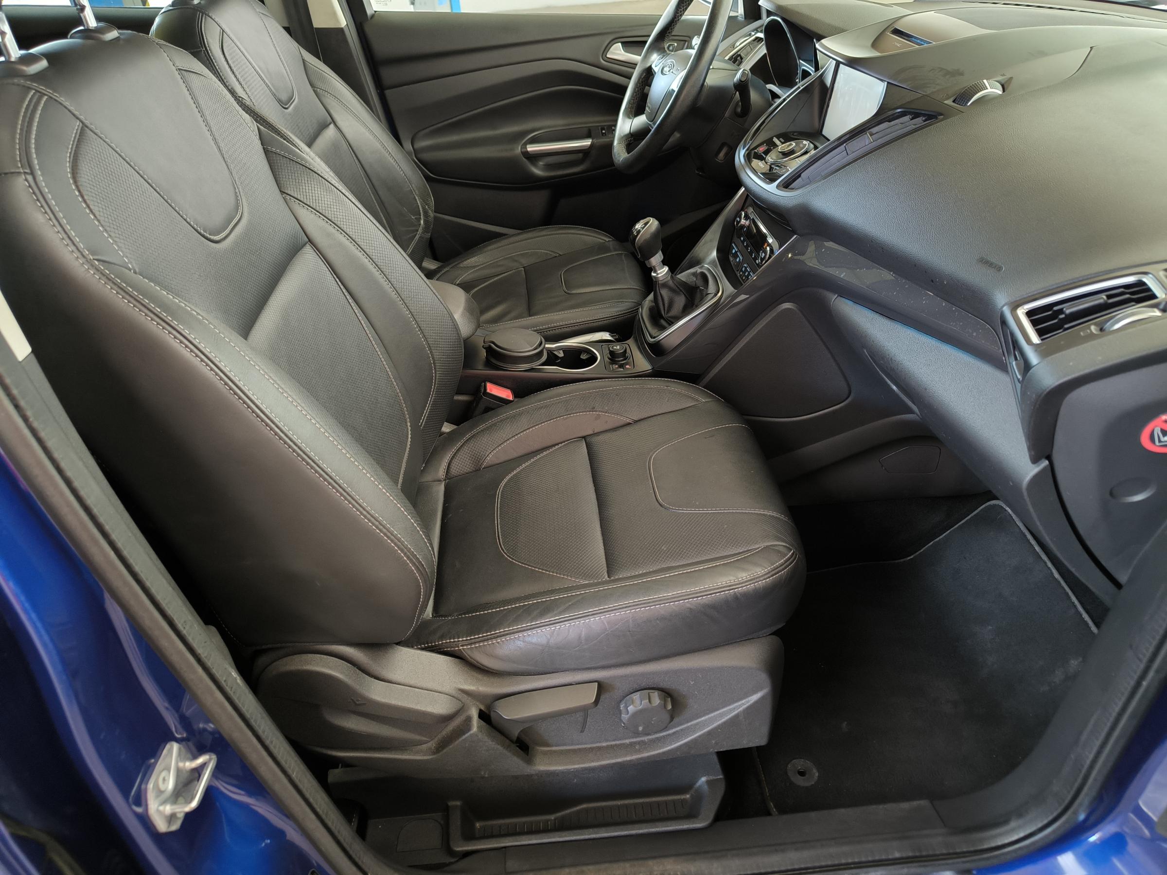 Ford Kuga, 2015 - pohled č. 12